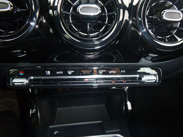 Fahrzeugabbildung Mercedes-Benz A 180 Limousine >NAV/LED/KAM/PDC/SHZ<