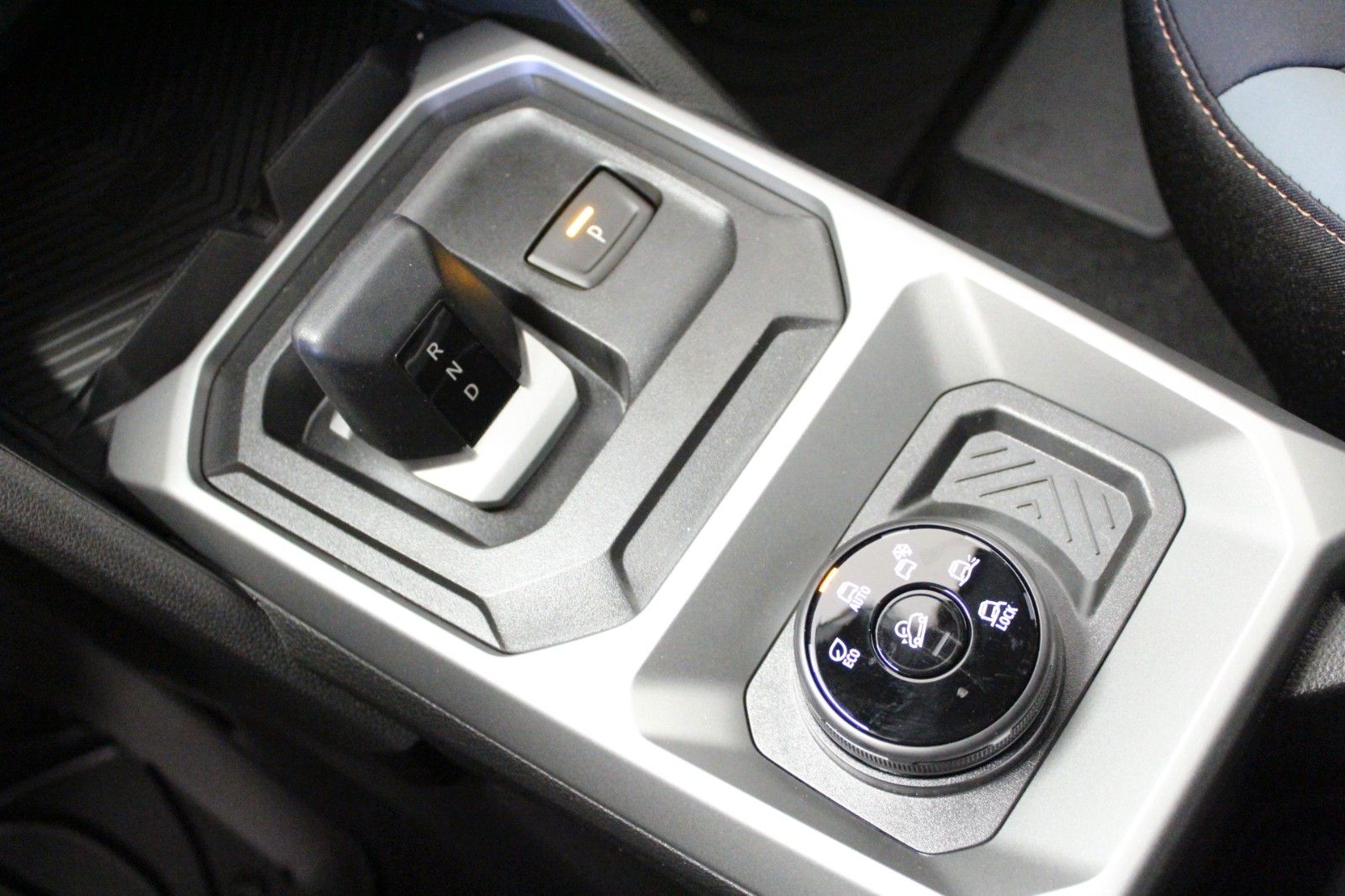 Fahrzeugabbildung Dacia Duster hybrid-G 150 4x4 Extreme MY26