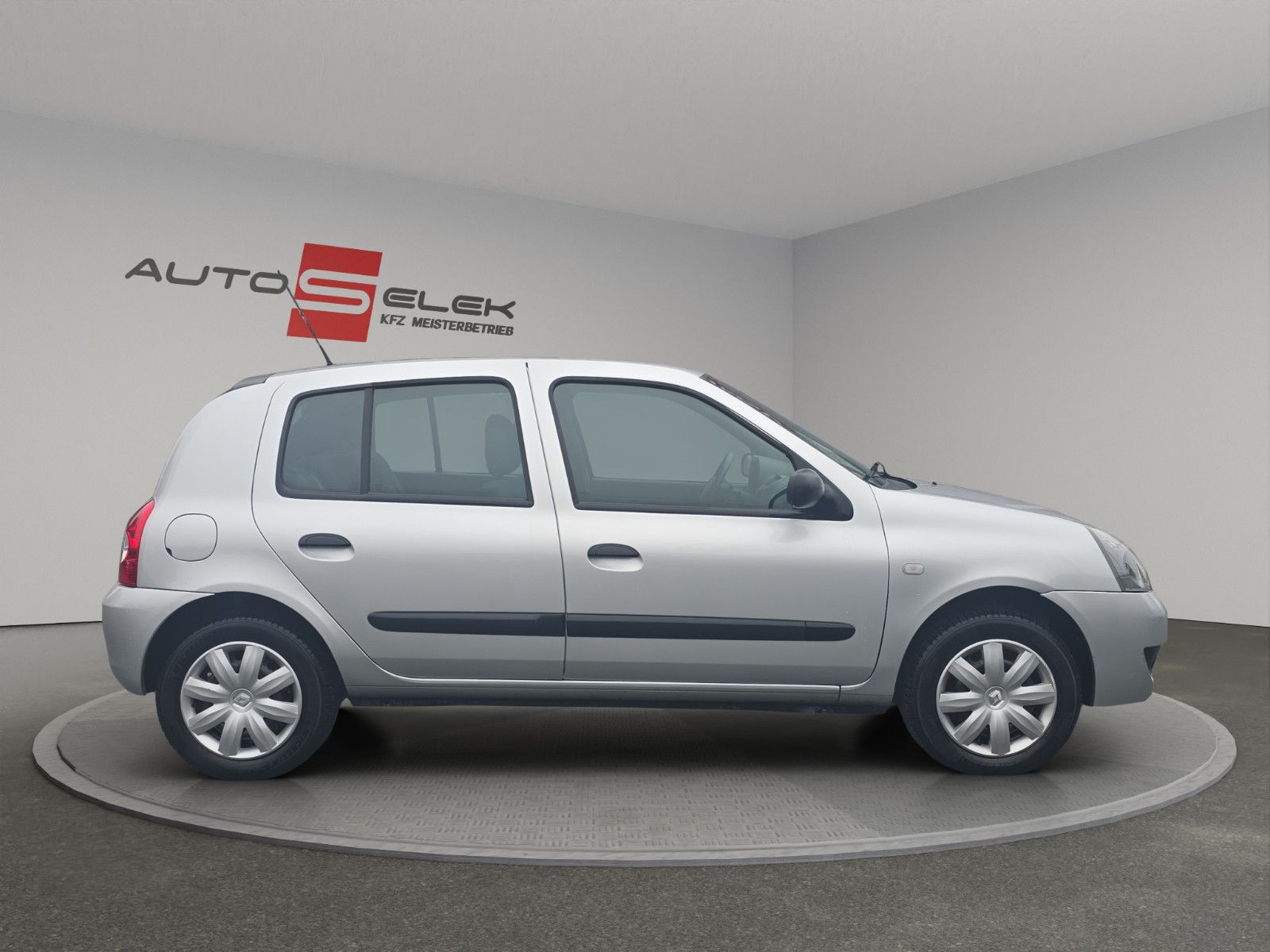 Fahrzeugabbildung Renault Clio II Campus+NUR 61 KM+ALWETTERREIFEN+TÜV NEU