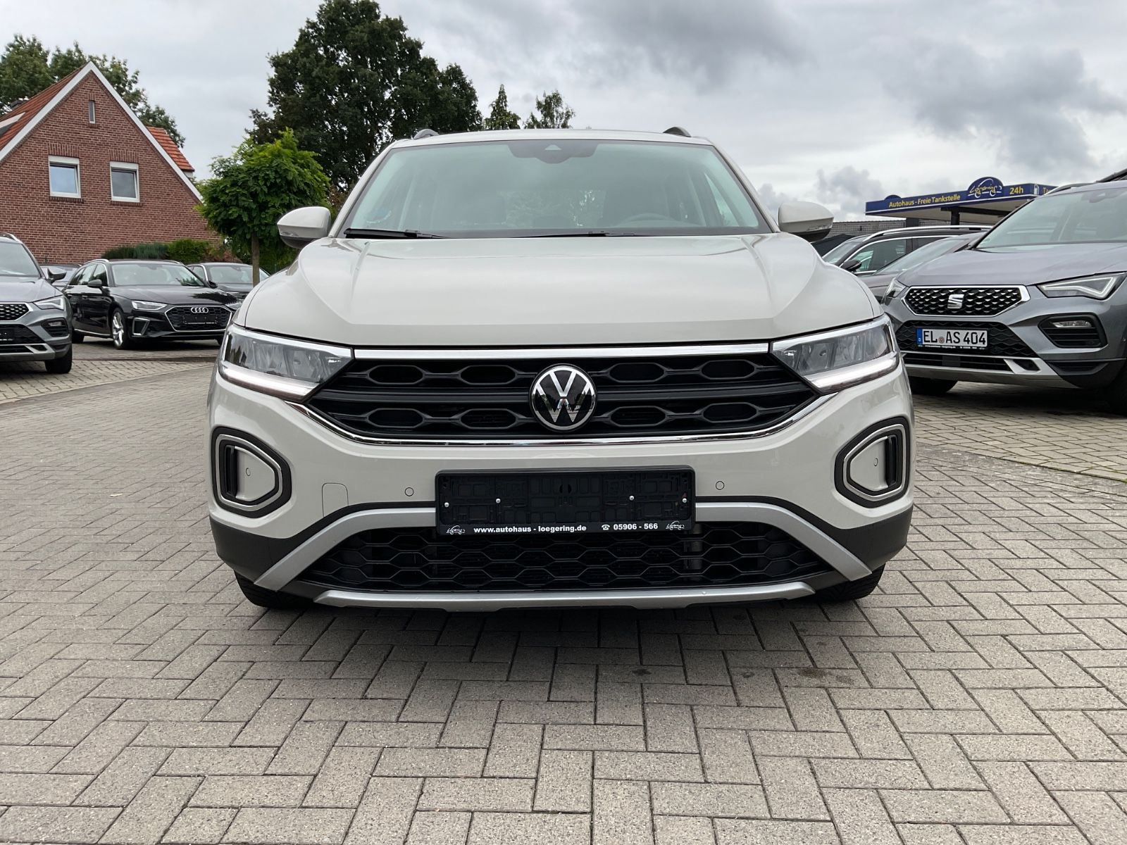 Fahrzeugabbildung Volkswagen T-Roc 1.5 TSI DSG Life,AHK,Navi,LED,AppConnect
