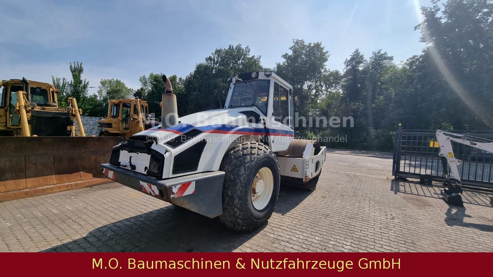 Fahrzeugabbildung BOMAG BW 213 DH-4  / Walzenzug / Klima