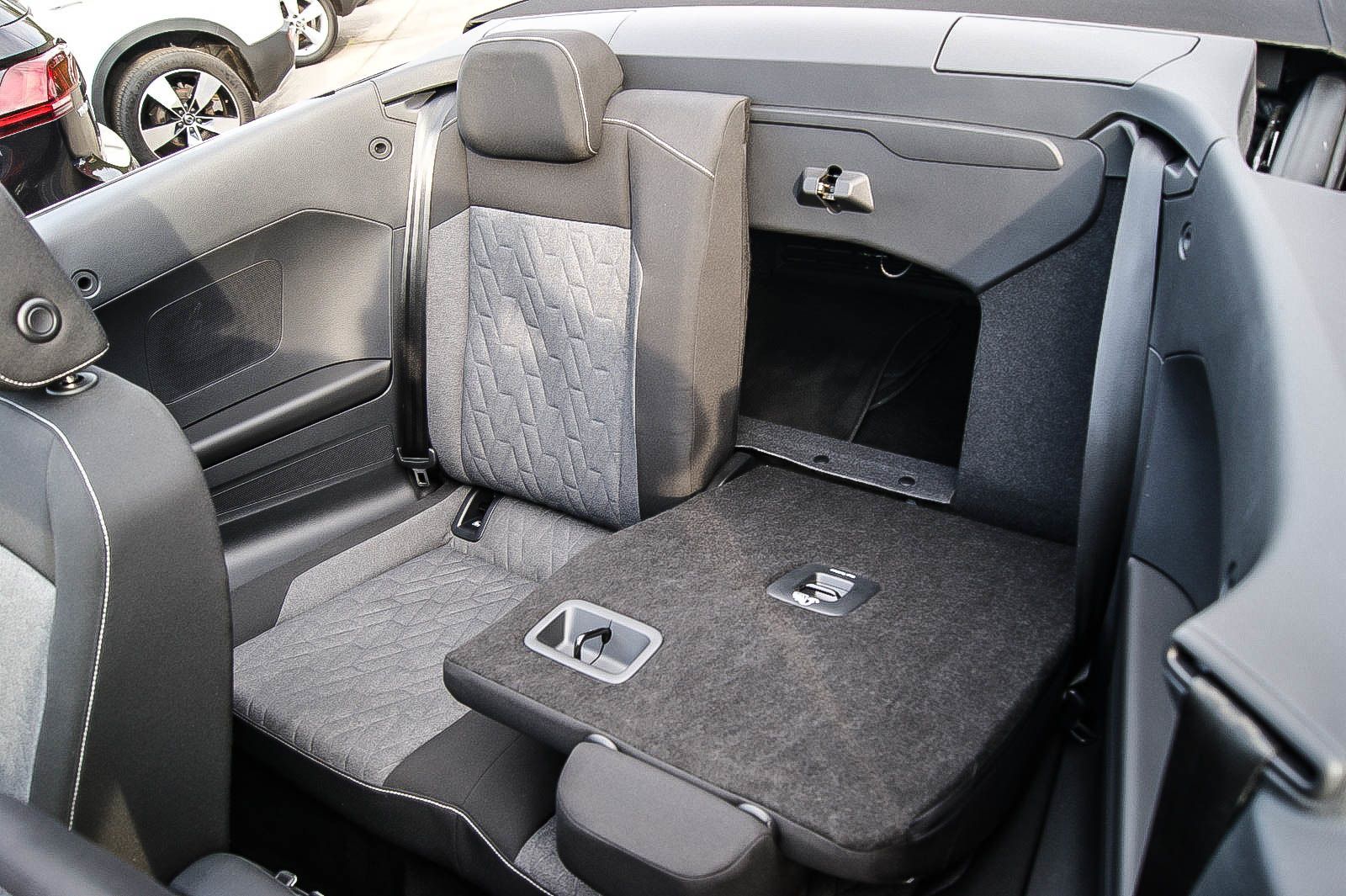 Fahrzeugabbildung Volkswagen T-Roc Cabriolet Move IQ-LIGHT KAMERA E-VERDECK