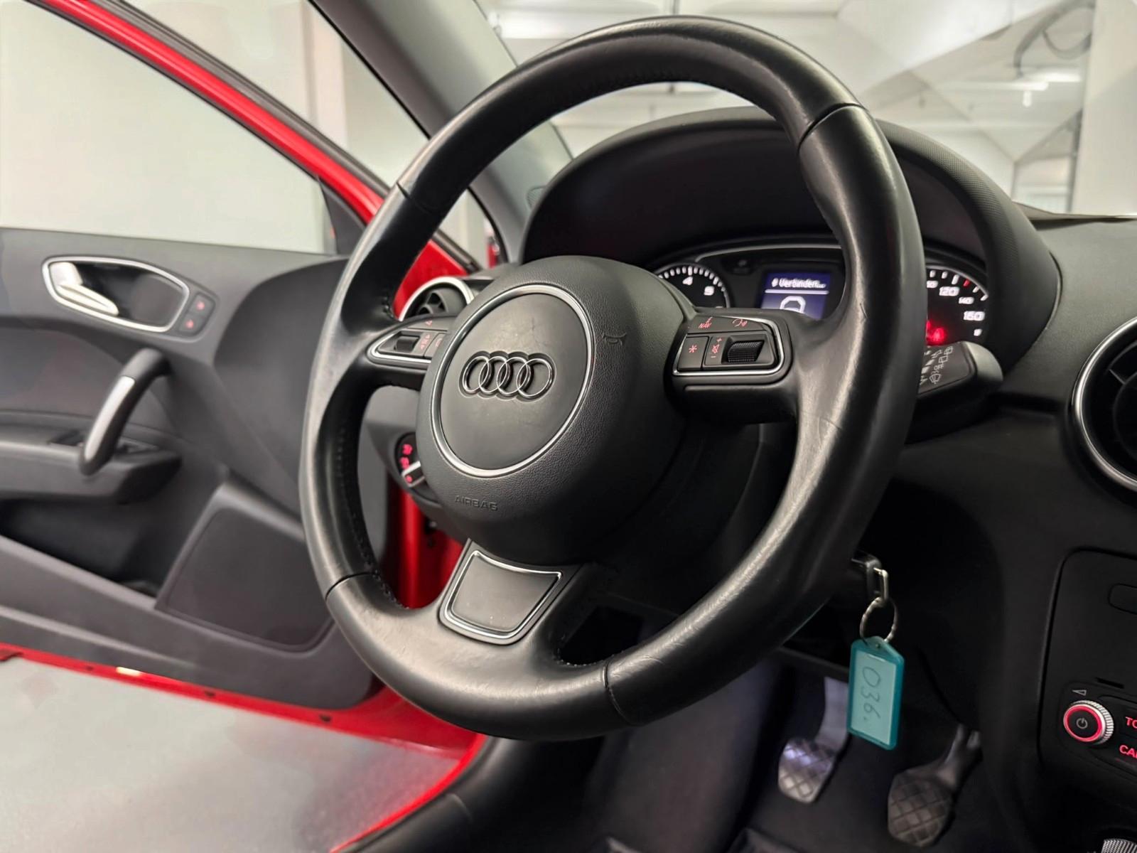 Audi A1 ambition*NAVI*SHZ*LÜCKENLOS AUDI S-HEFT*KLIMA