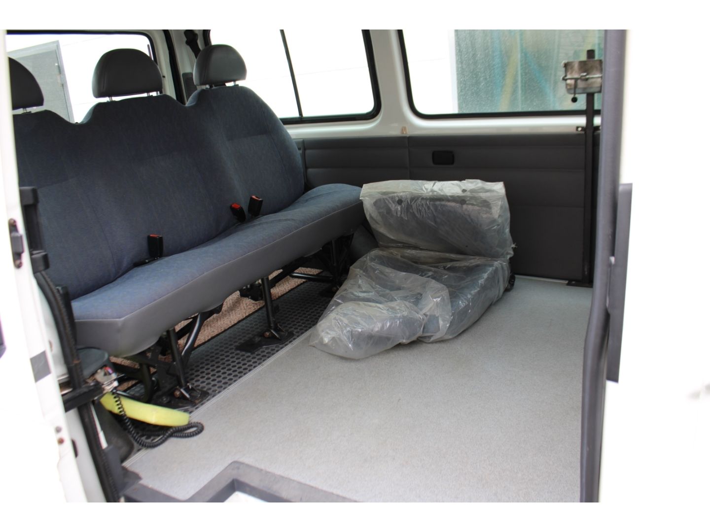 Fahrzeugabbildung Ford Transit Kombi 2.5 FT 100 Behindertengerecht Roll