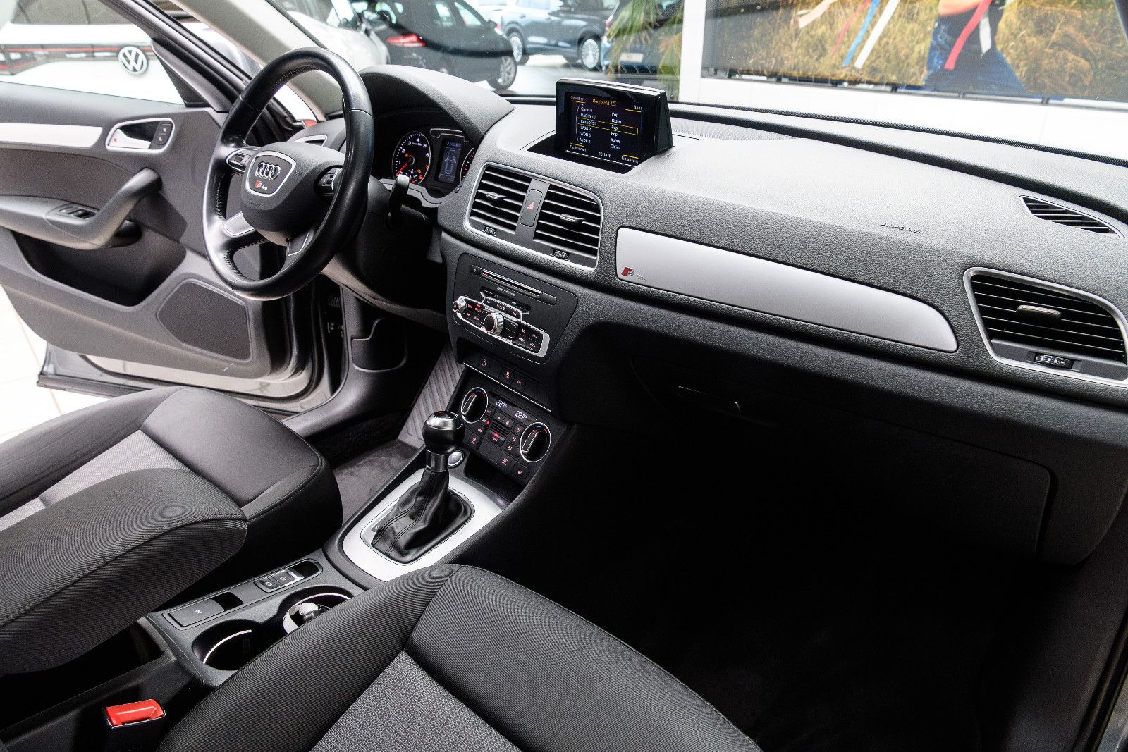 Fahrzeugabbildung Audi Q3 1.4l 110kw S-Line +AHK +Pano +Navi