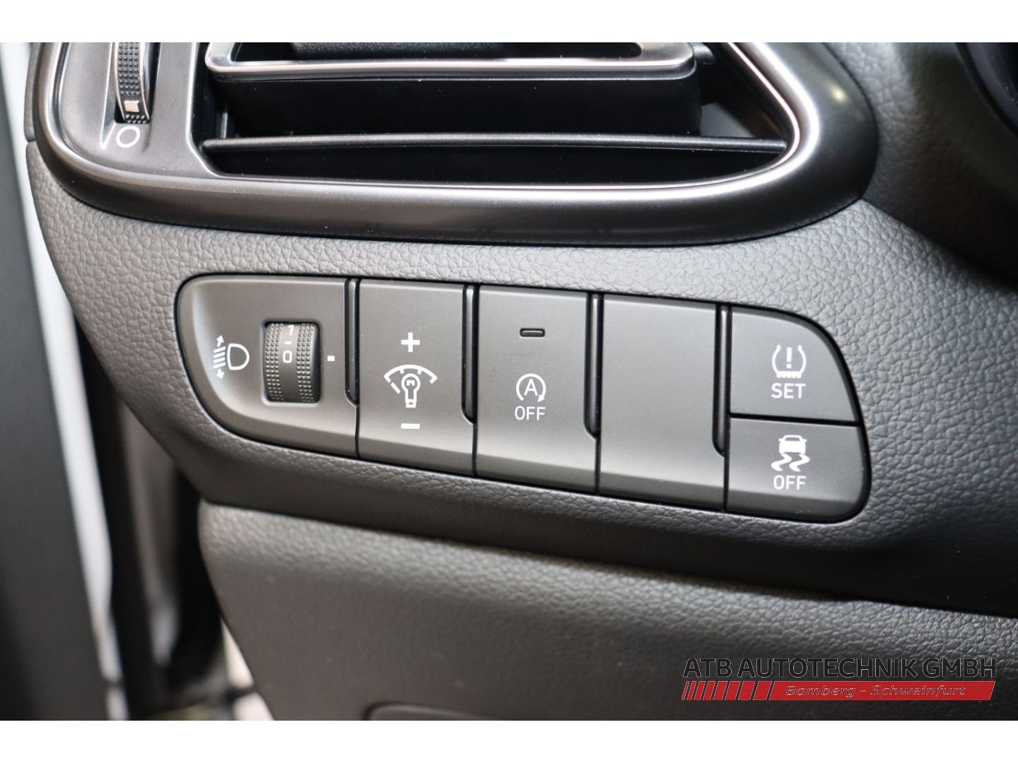 Fahrzeugabbildung Hyundai i30 MY26 N-Line 1.6 T-GDI 150 PS 7-DCT 2WD Navi