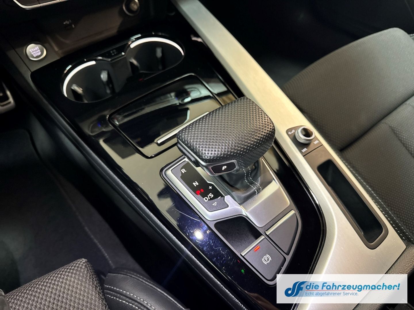 Fahrzeugabbildung Audi A4 Avant 35 TFSI S line Navi Leder LED ACC El. H