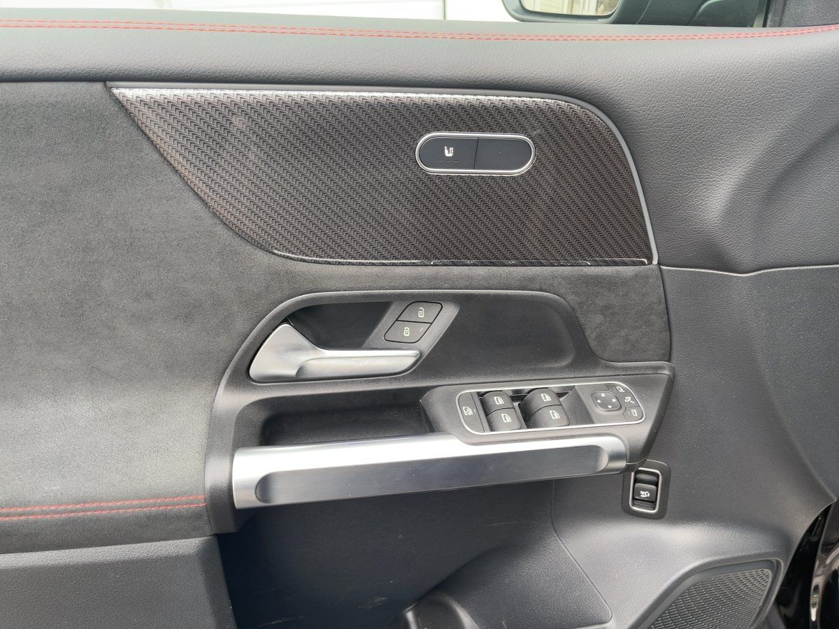 Fahrzeugabbildung Mercedes-Benz GLB 220 d 4M AMG/Night/Kamera/AHK/19''