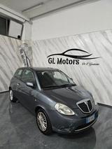 Lancia Ypsilon 1.2 Argento - Lancia Ypsilon Argento mit Benzin-Antrieb