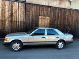 Mercedes-Benz 250 Turbodiesel - Mercedes-Benz 250 Turbo mit Diesel-Antrieb