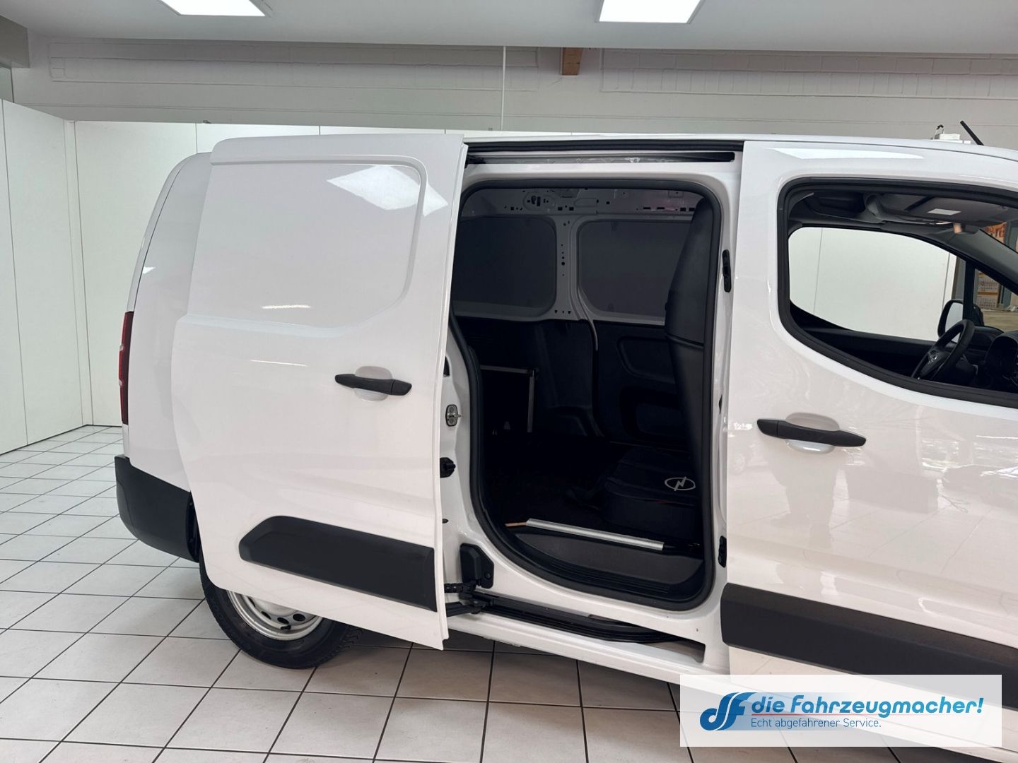 Fahrzeugabbildung Opel Combo E Cargo - e Edition XL LED Apple CarPlay A