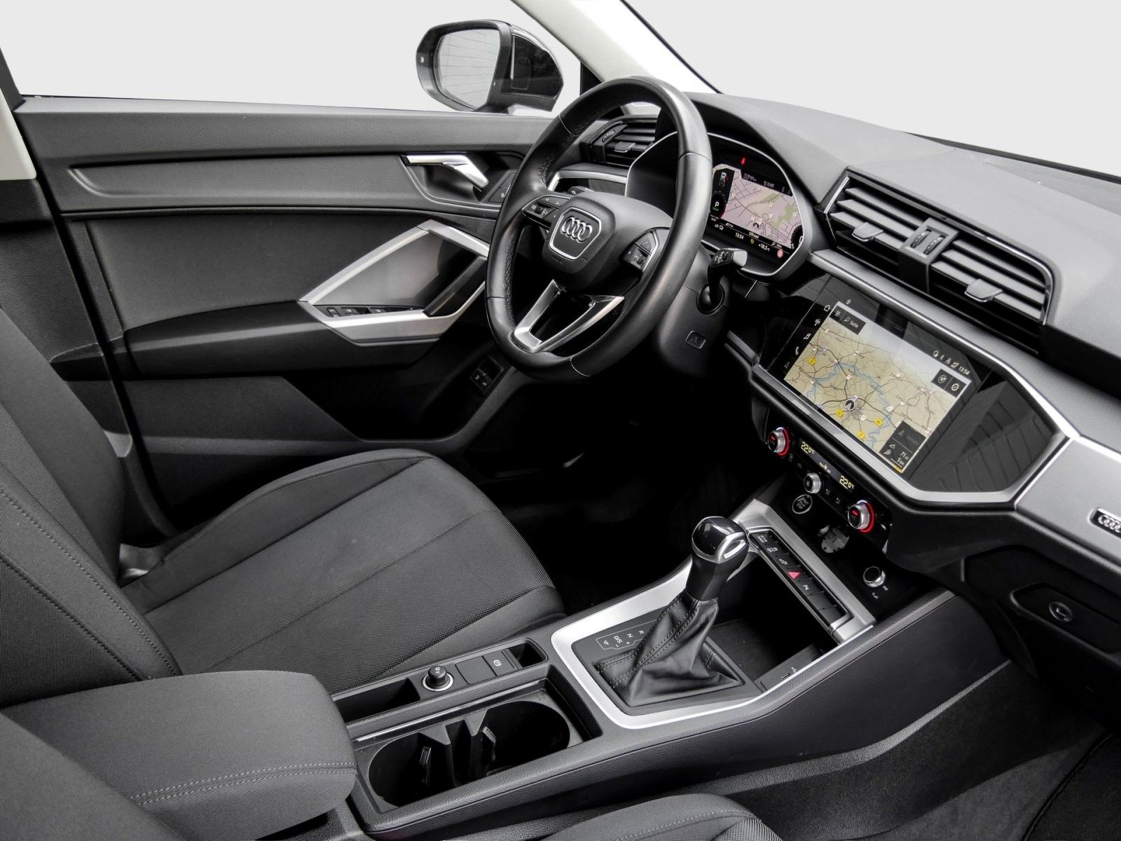 Audi Q3 Sportback 45 TFSI e S tronic Nav+ LED AHK ACC imagem 3