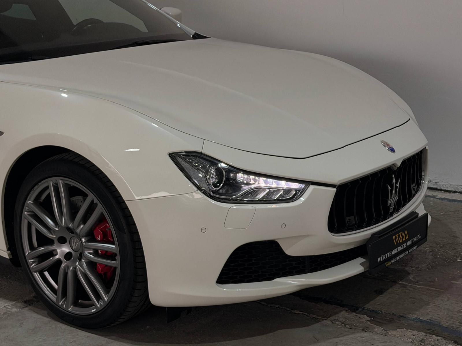 Maserati Ghibli SQ4 3.0 V6 409 ch • BVA • 4x4 • Cuir • Toit Panoramique