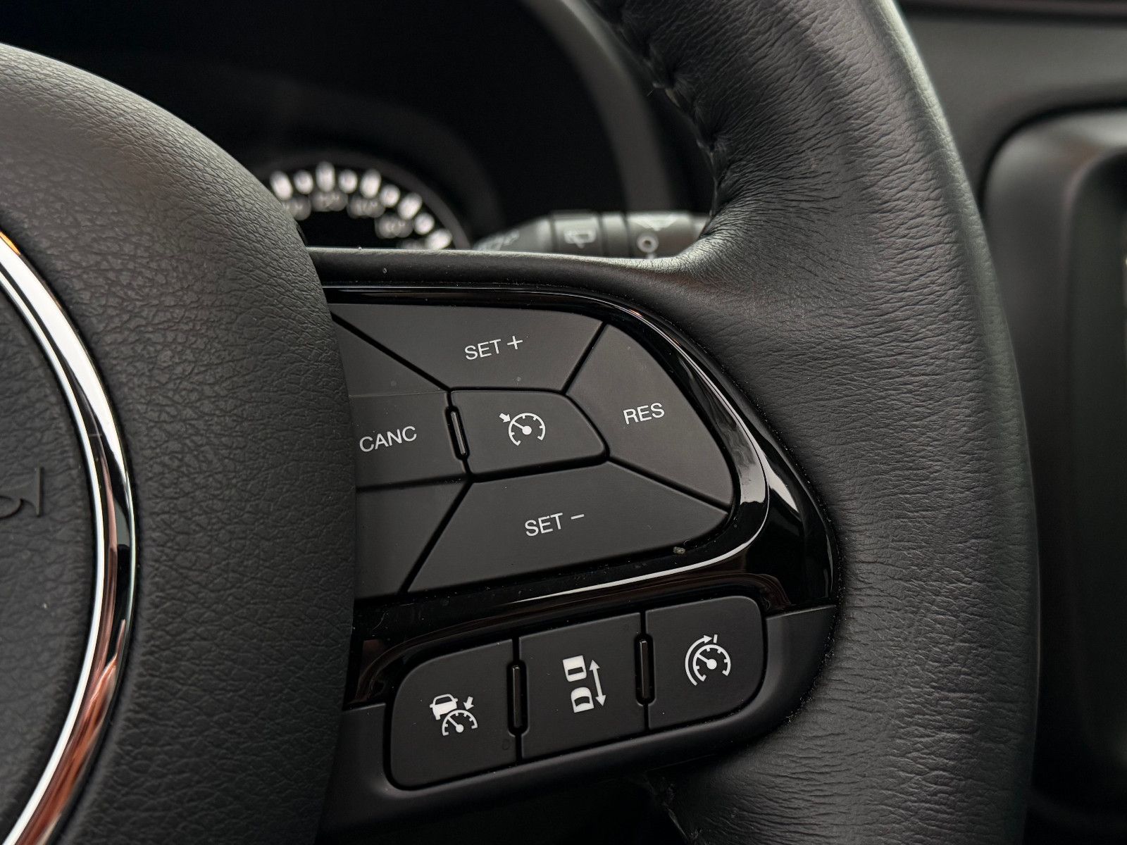 Fahrzeugabbildung Jeep Renegade Longitude Mild-Hybrid FWD/PANO/NAVI/KAM