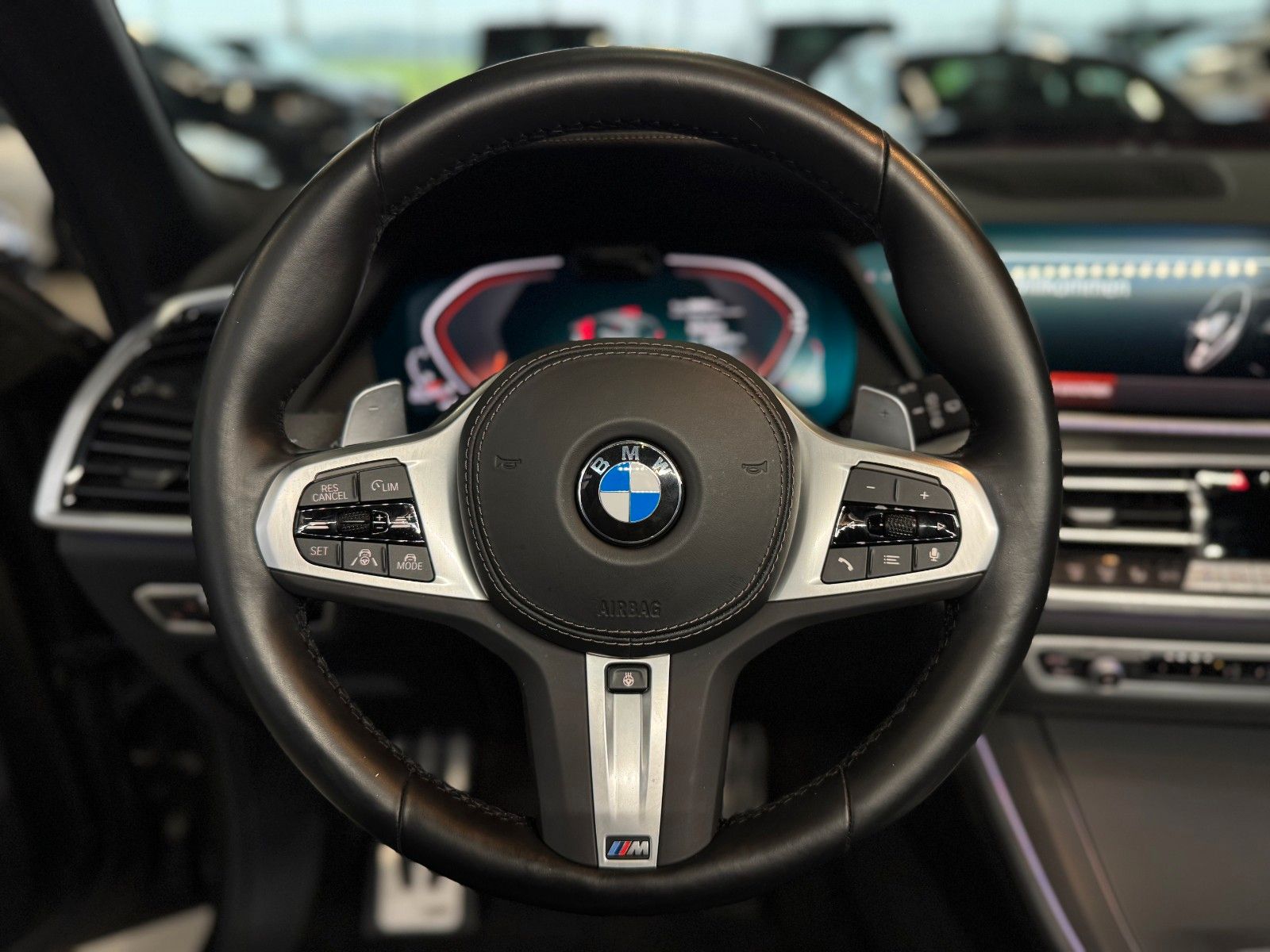 Fahrzeugabbildung BMW X5 xDrive 30d M-Sport "Driving As. Professional"