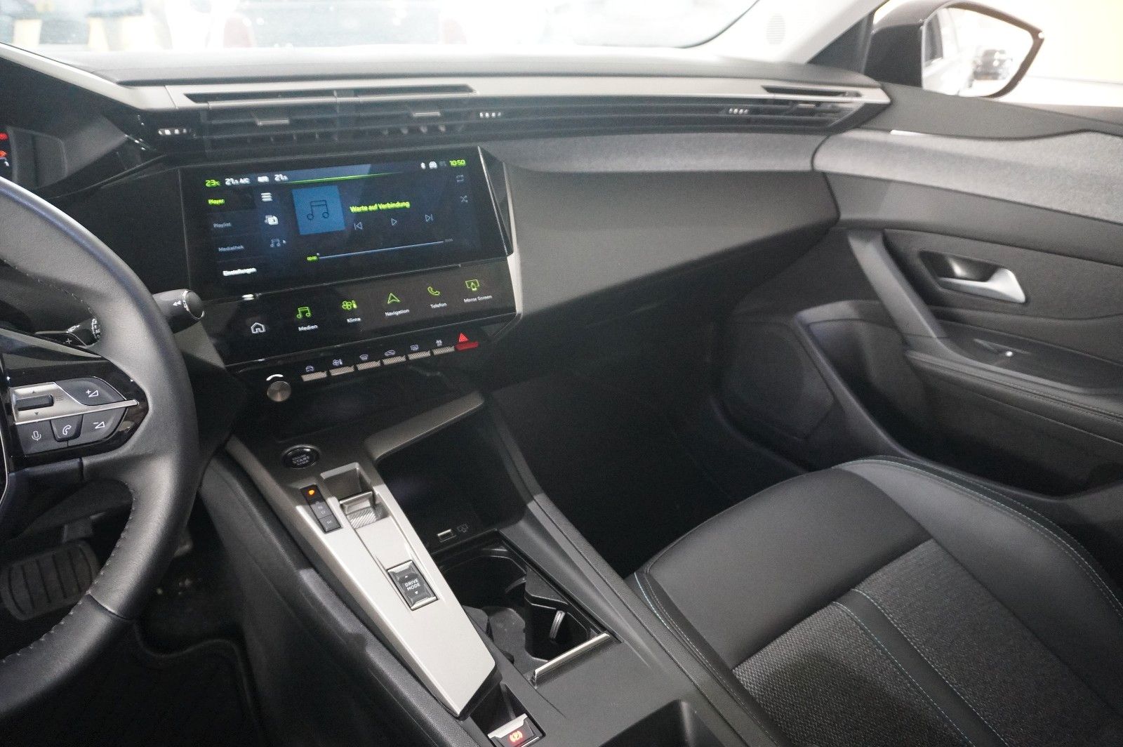 Fahrzeugabbildung Peugeot 308 SW 1.5D ALLURE NAVI/LED/360°/SPORT/SH/VIRT.