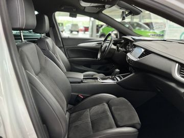 Fotografie des Opel Insignia Sports Tourer 2.0 Diesel AT Elegance AH