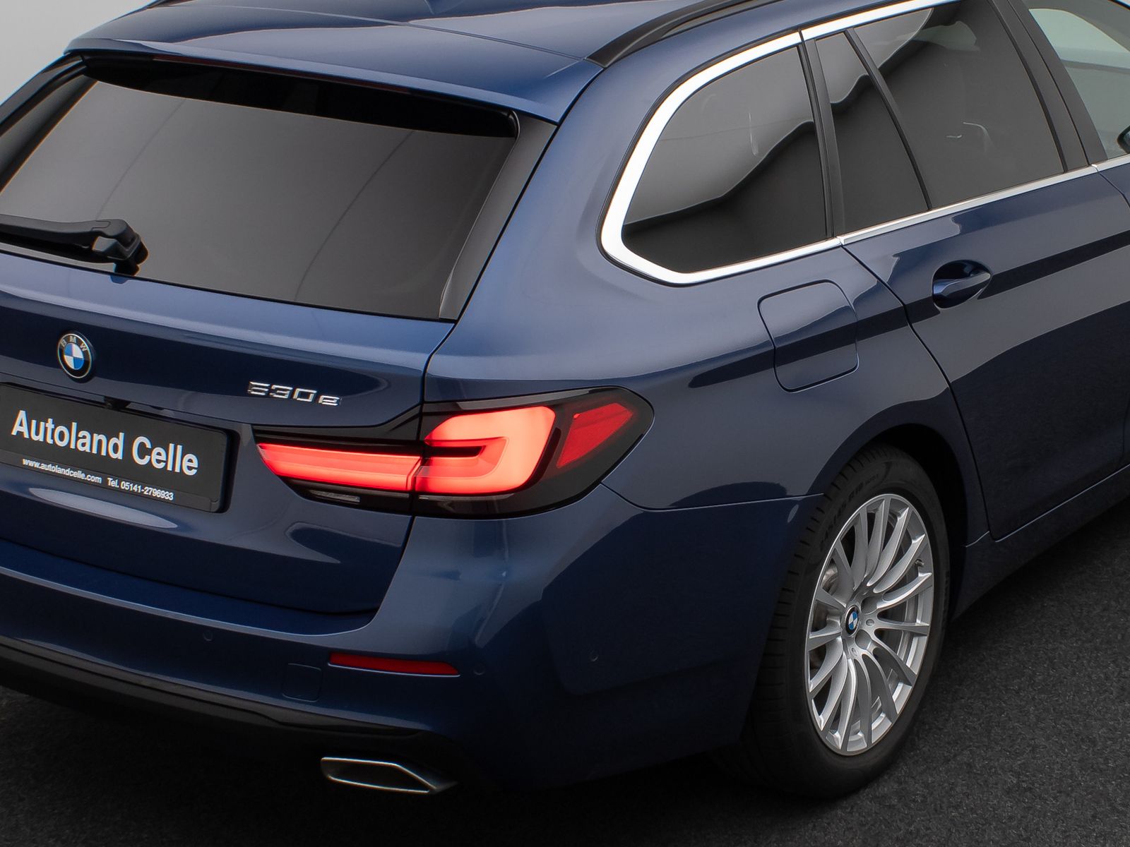 Fahrzeugabbildung BMW 530e Laser 360° HUD DAB H/K Komfort Alarm Sport