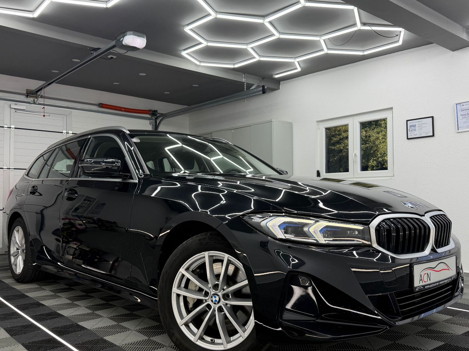 Fahrzeugabbildung BMW 330 d xDrive Touring/LED/CURVED/HuD/AHK/FACELIFT