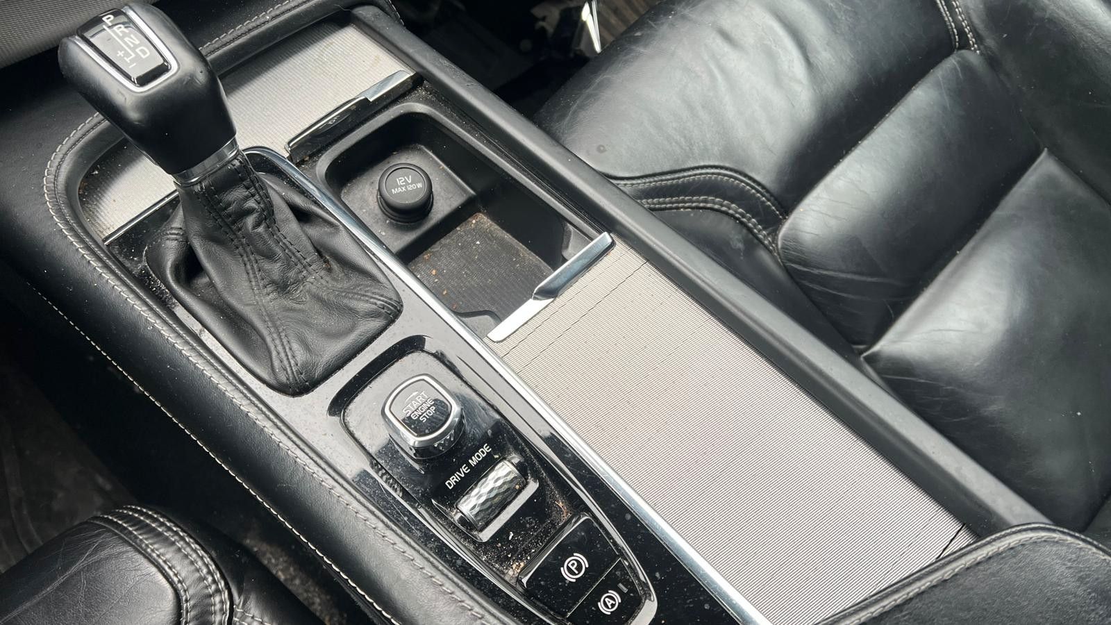 Fahrzeugabbildung Volvo XC90 Inscription AWD Frontschaden