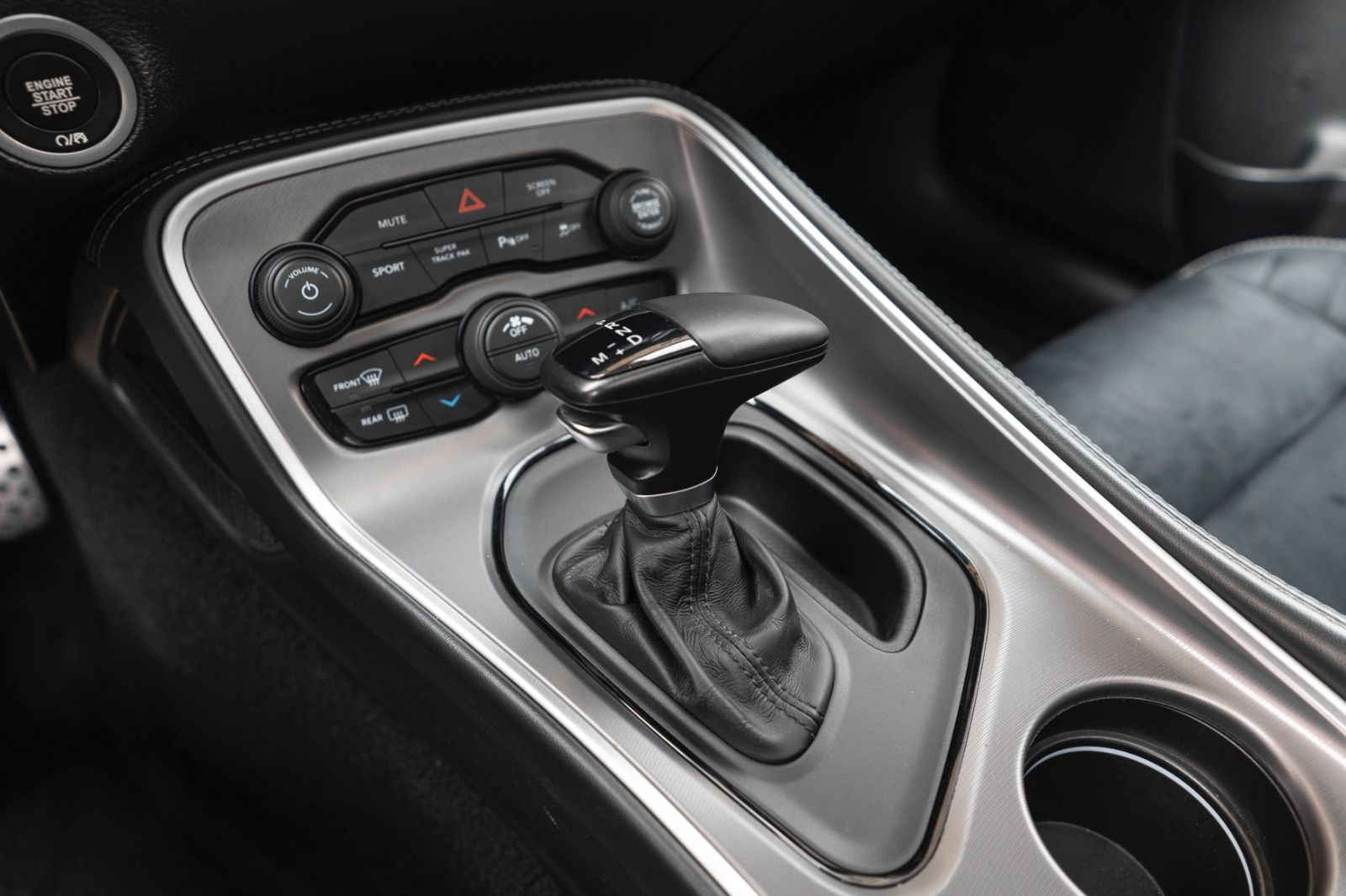 Fahrzeugabbildung Dodge Challenger 5.7L  R/T SHAKER CARPLAY KAM ALPINE