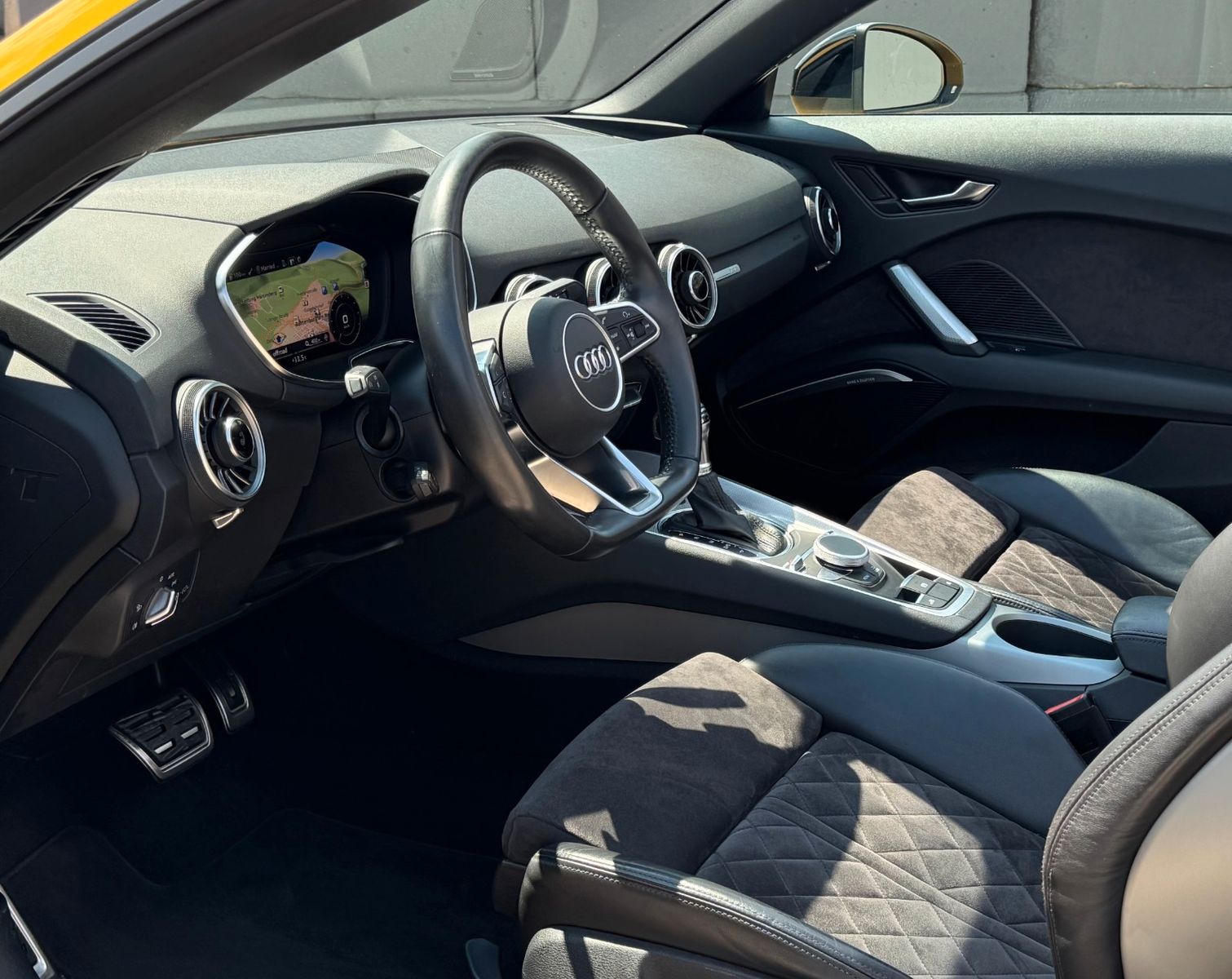 Fahrzeugabbildung Audi TT Roadster 2.0 TFSI DSG S-Line B&O Alcan. SHZ