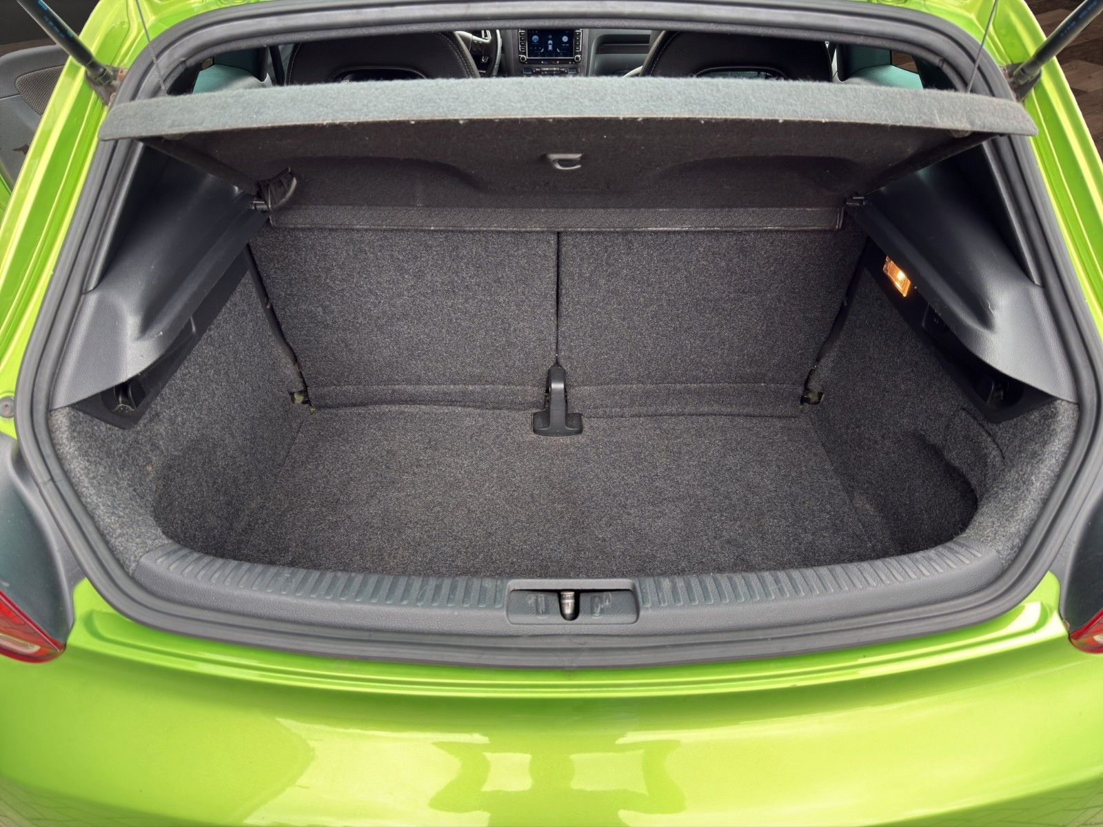 Fahrzeugabbildung Volkswagen Scirocco *Remus*Dynaudio*Alcantara*Sport*Bi-Xen