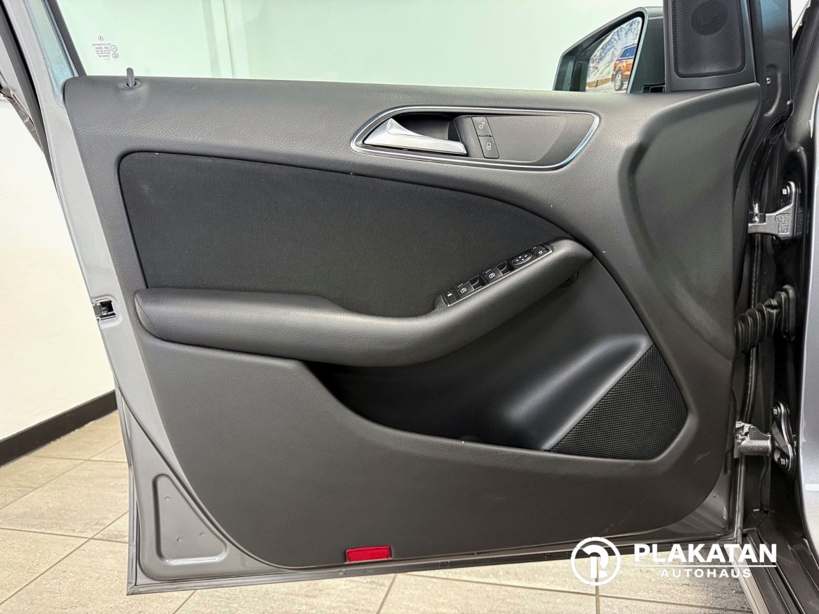 Fahrzeugabbildung Mercedes-Benz B 200 Navi Bi-Xenon Tempomat 1Hand