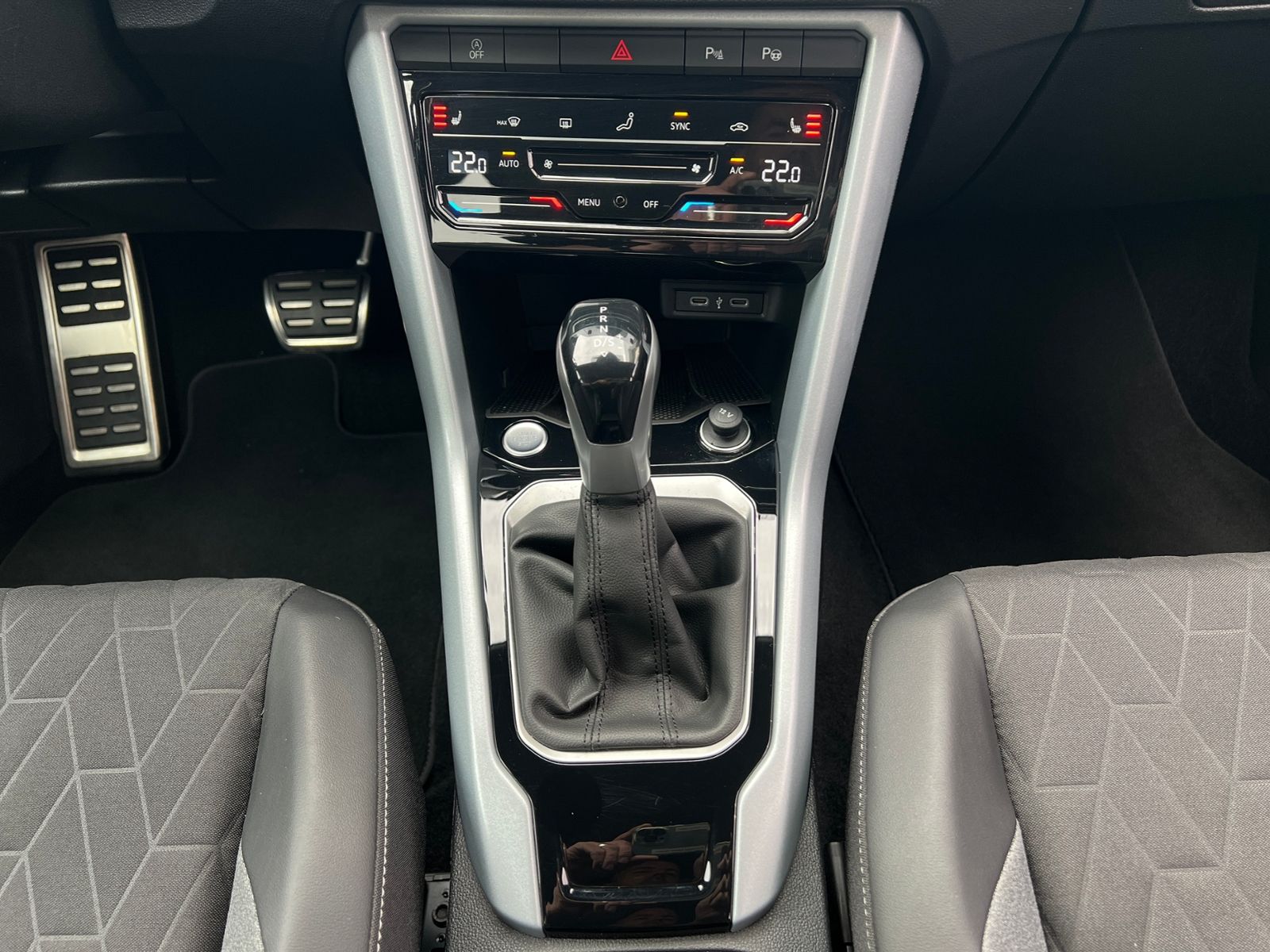 Fahrzeugabbildung Volkswagen T-Roc GOAL 2.0 TDI DSG *AHK, LED, "Plus"-Paket,
