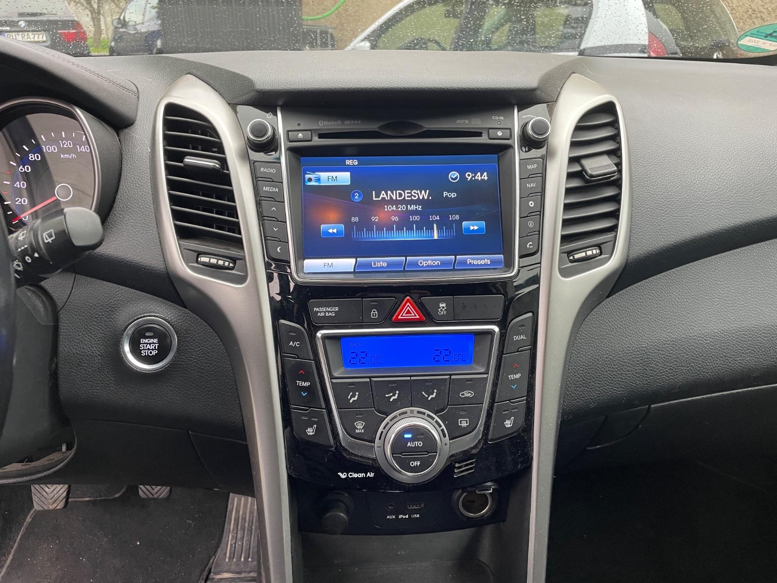 Hyundai i30 2015 — photo 10