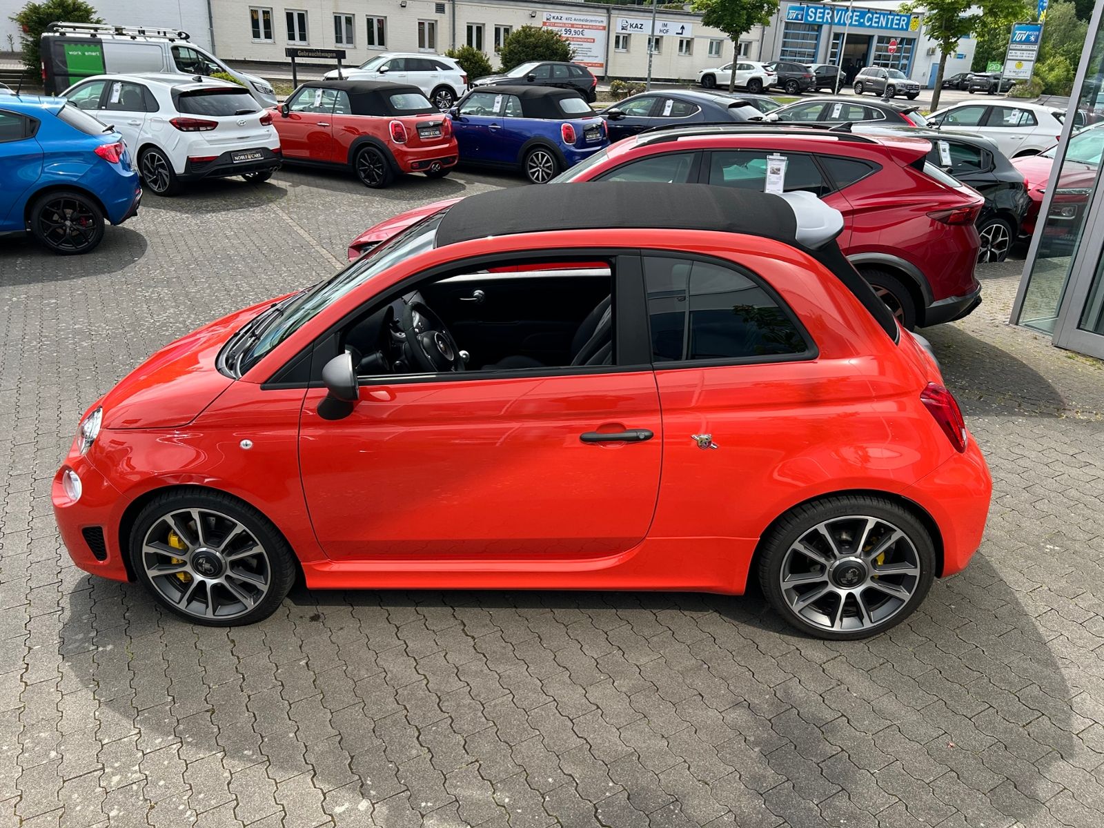 Fahrzeugabbildung Abarth 695C Cabrio Turismo BEATS NAV LEDER ALU