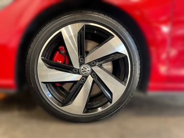 Volkswagen Golf - 5