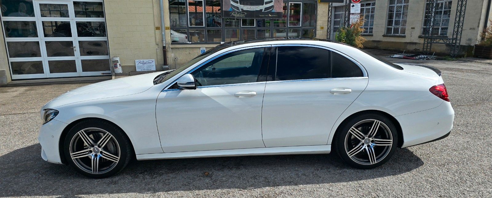 MERCEDES-BENZ E 220 d Autom. -