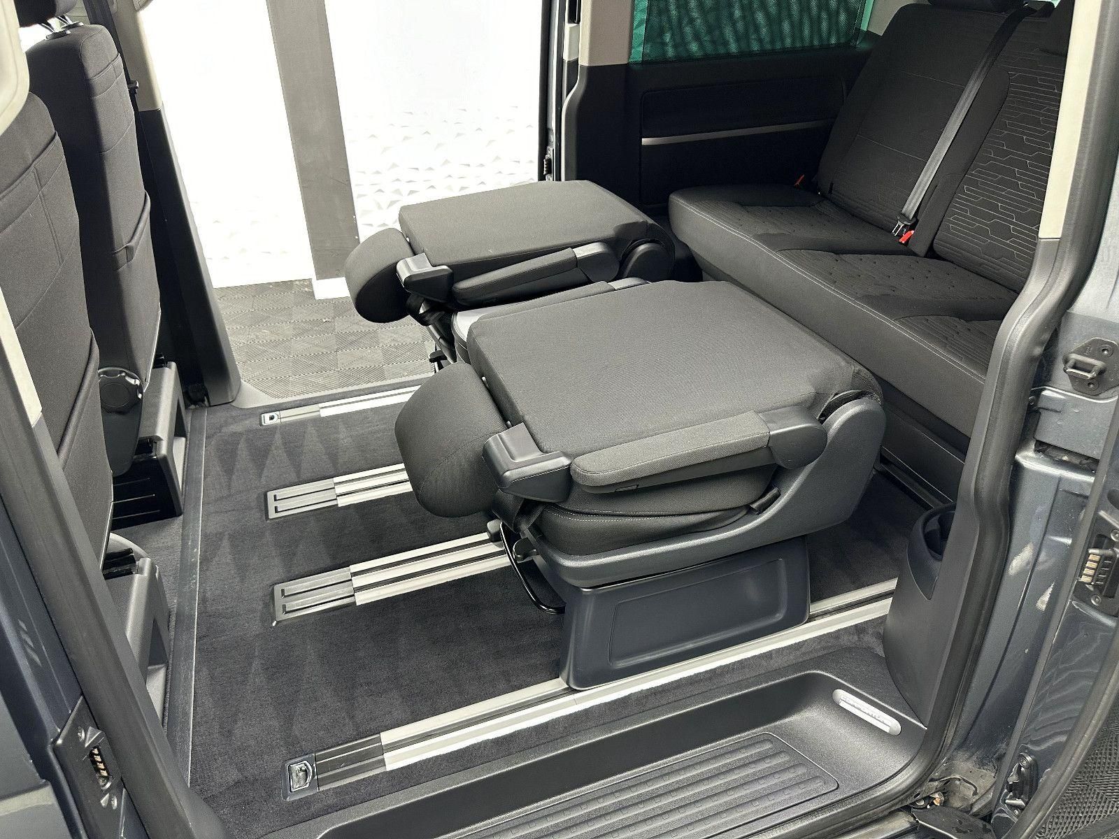 Fahrzeugabbildung Volkswagen T6.1 MULTIVAN/4MOTION/STANDHZ/2xSCHIEBETÜR/AHK