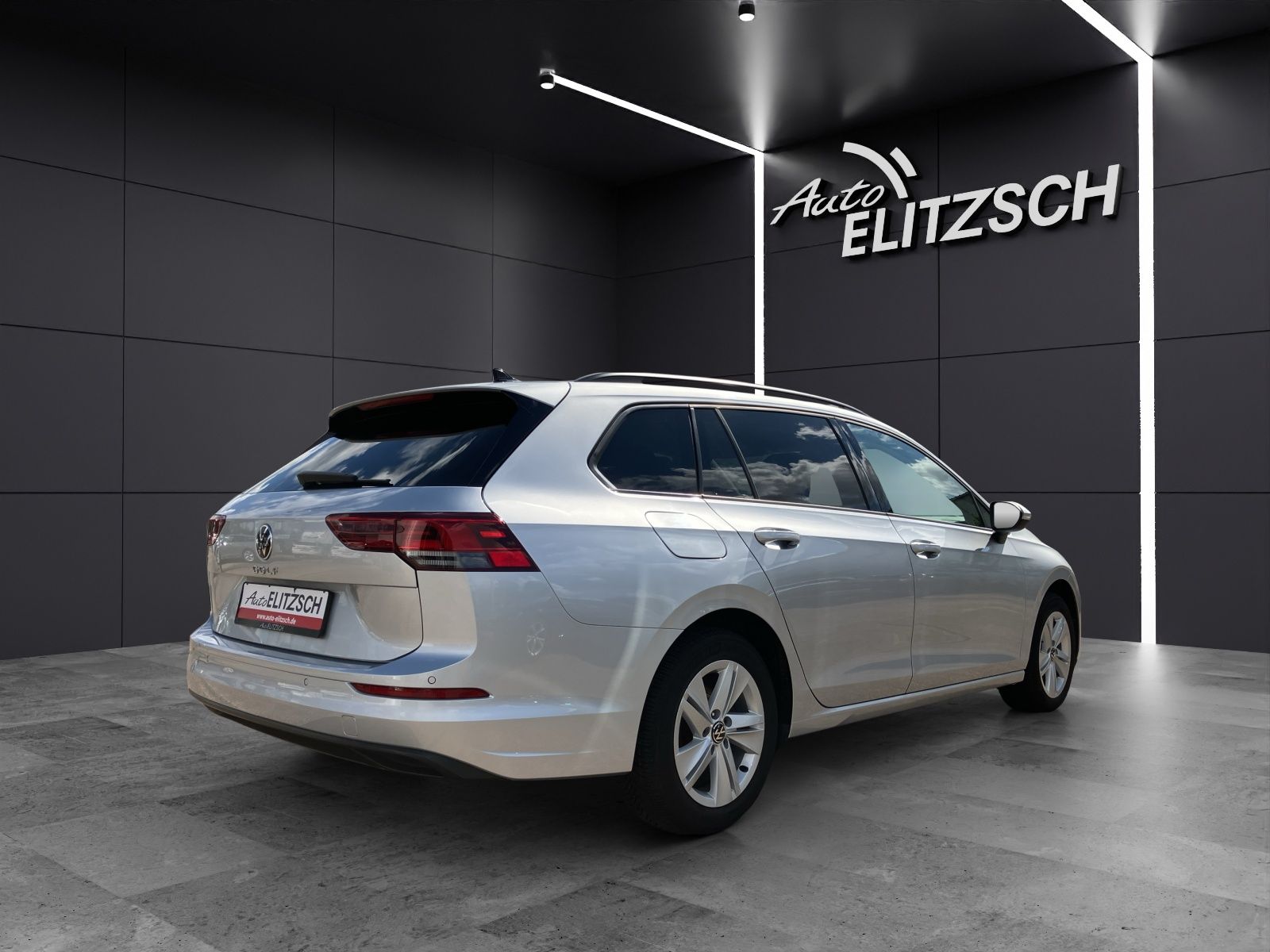 Fahrzeugabbildung Volkswagen Golf VIII Variant TDI Life DSG LED Navi ACC AHK