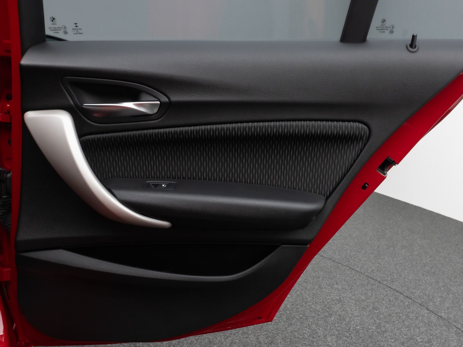 Fahrzeugabbildung BMW 118i Navi WLAN PDC Lordos LED Geschwindigkeitsr