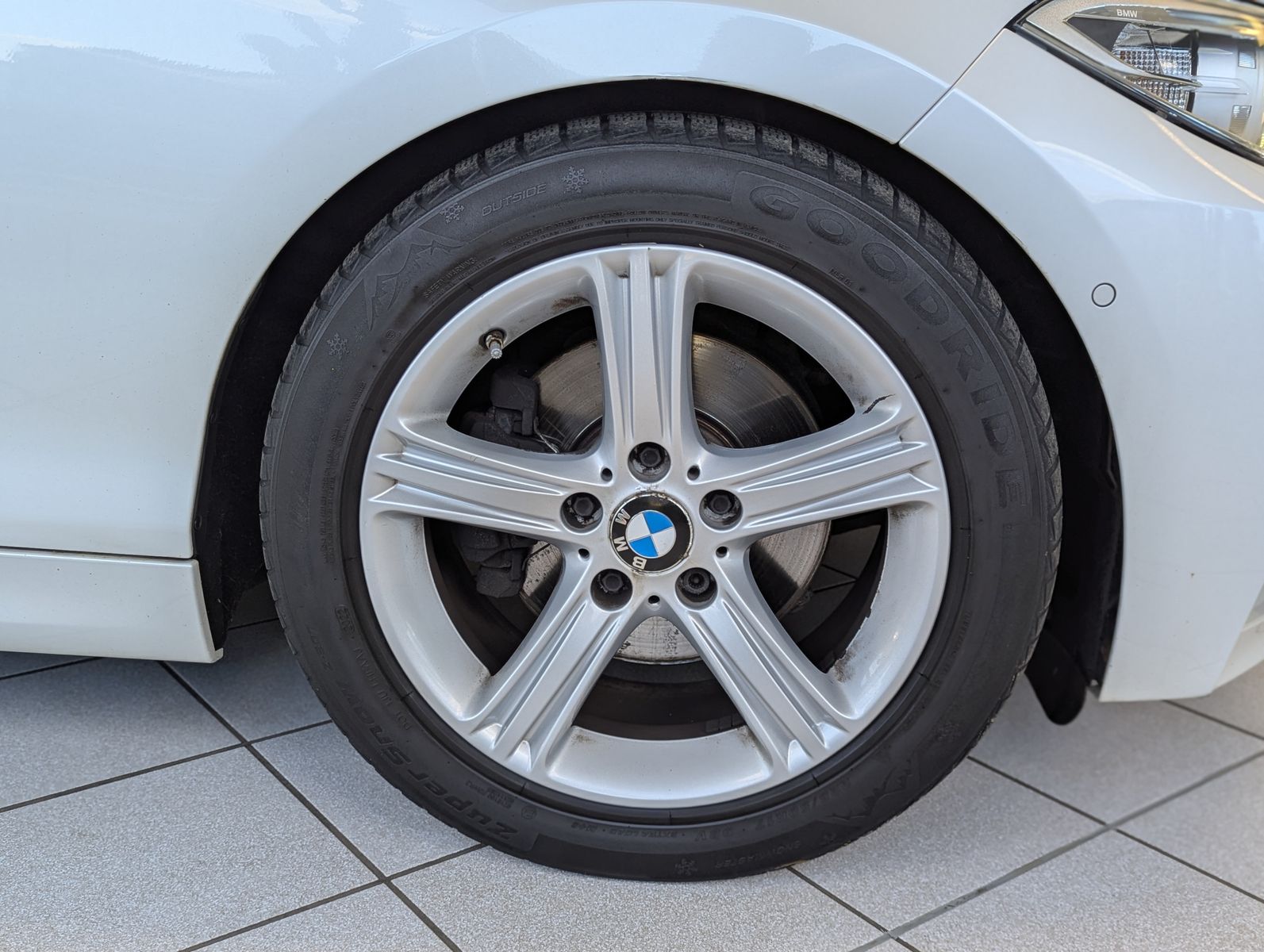 Fahrzeugabbildung BMW 220 d M-Sport-Paket Leder Bi-Xen Navi HiFi
