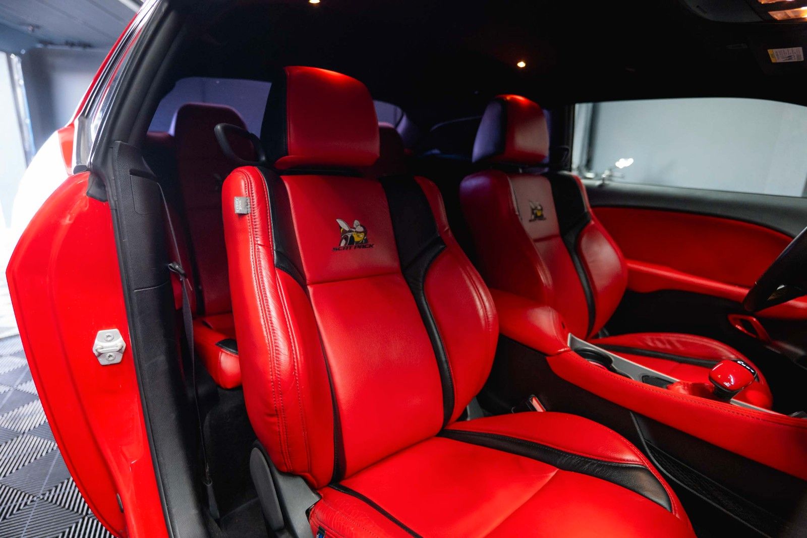 Fahrzeugabbildung Dodge Challenger 6.4 V8 SRT 392 R/T SCATPACK RED DEVIL