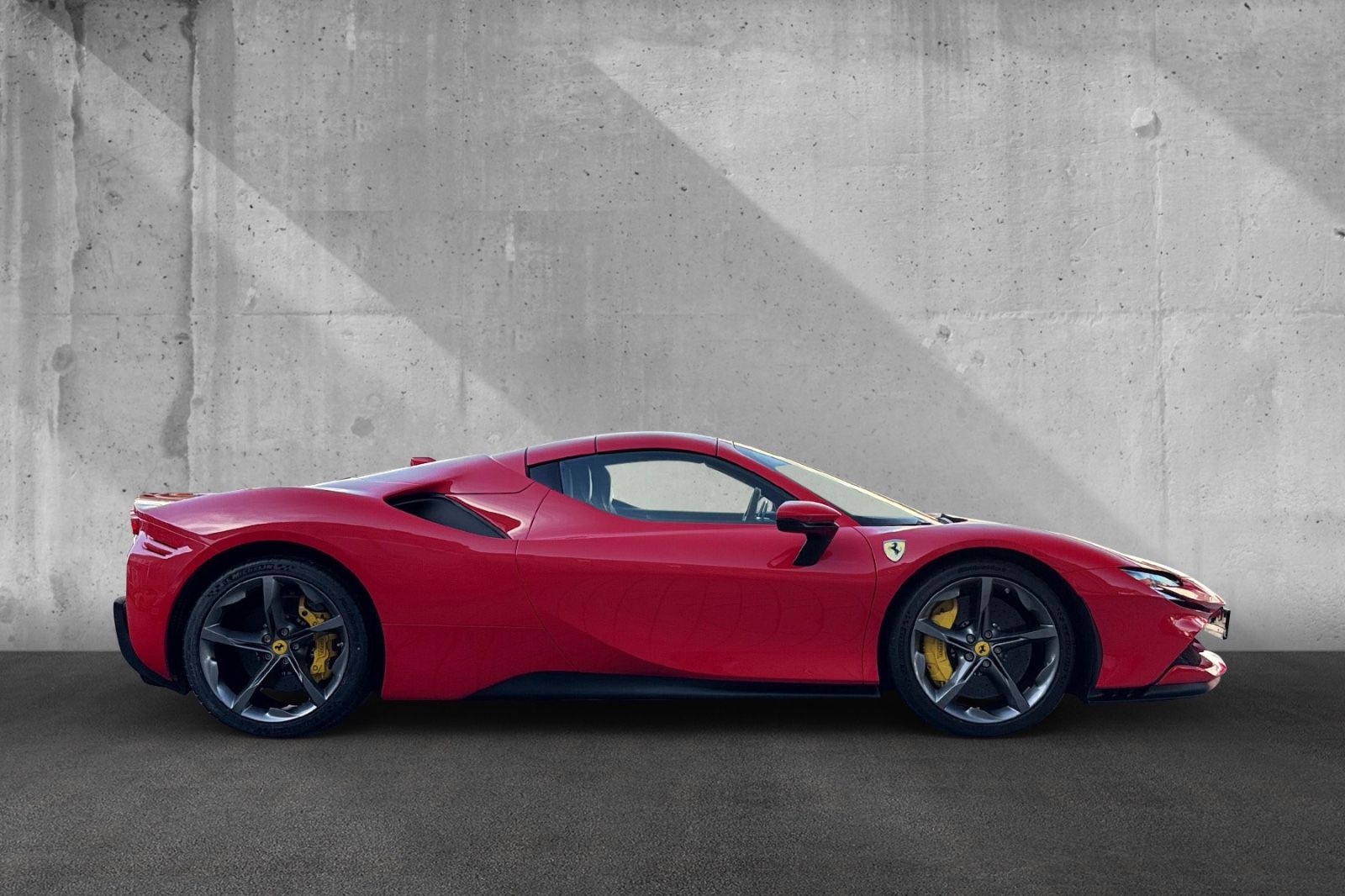 Fahrzeugabbildung Ferrari SF90 Spider*belüftete Sitze*Nackenhzg*Lift*JBL*