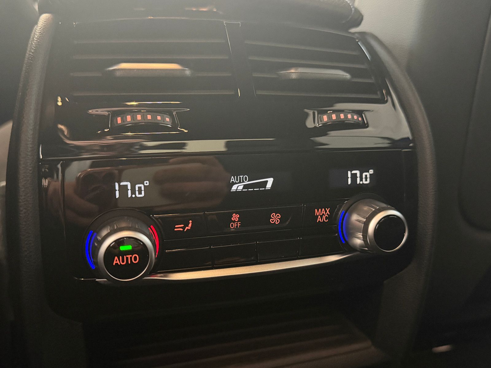 Fahrzeugabbildung BMW 530 d XDriveM Sport/M-PAKET/HARMAN-KARDON/AMBIE