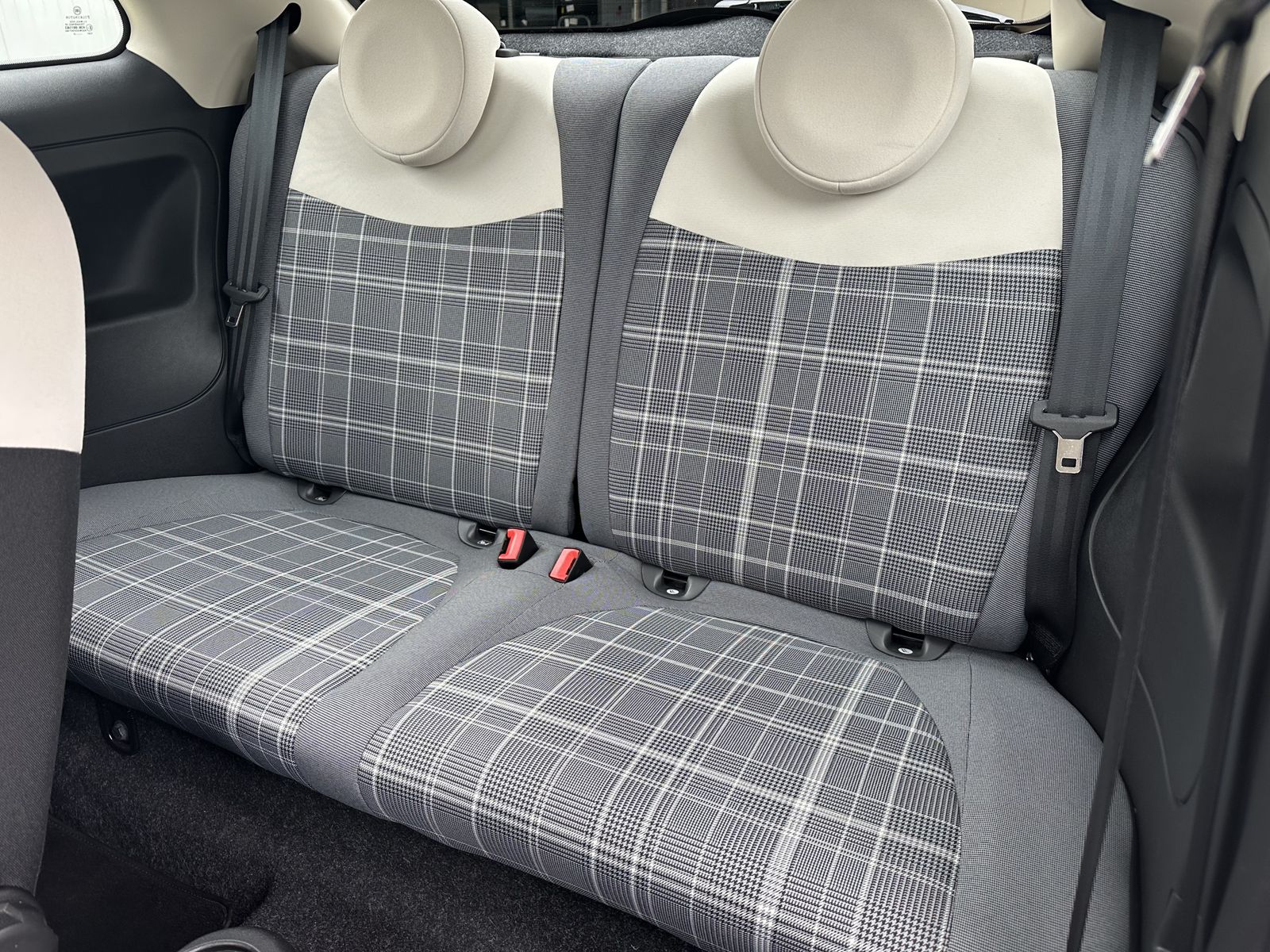 Fahrzeugabbildung Fiat 500 1.0 Lounge PDC+CARPLAY+TEMPOMAT+KLIMA+15Zo