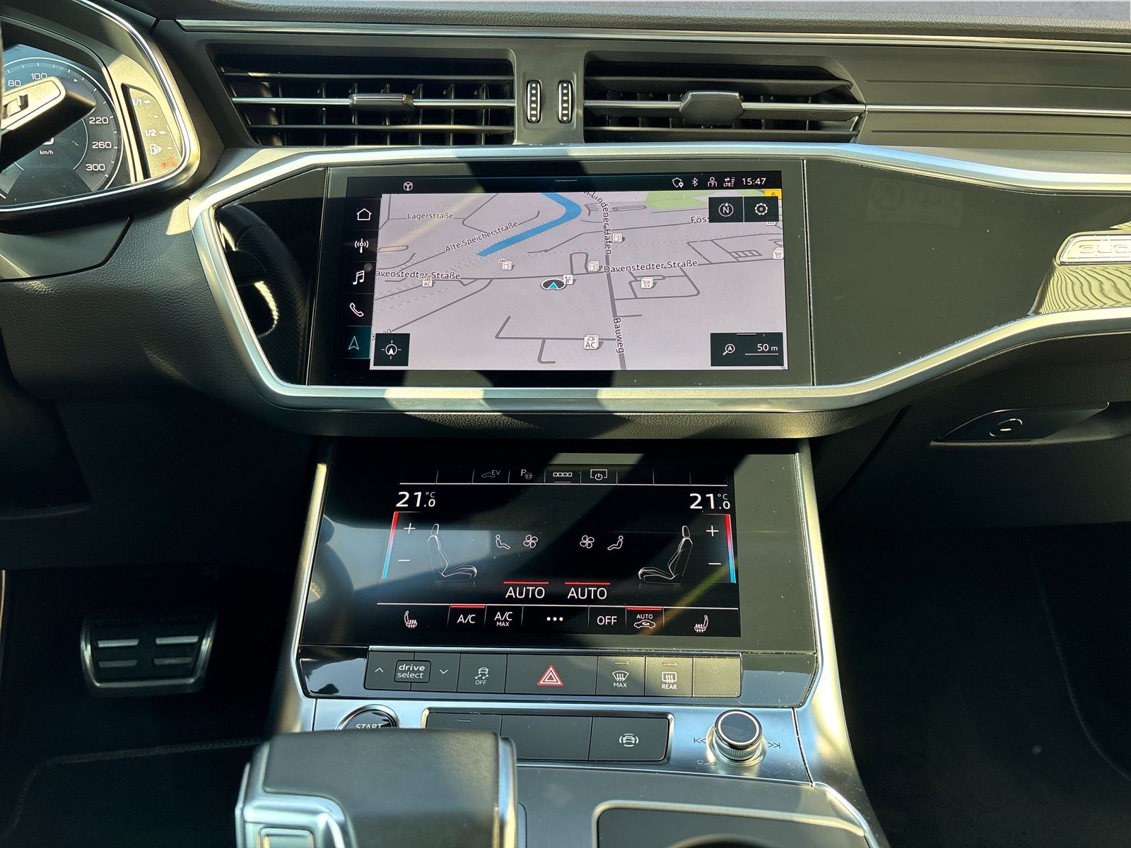 Fahrzeugabbildung Audi A6 Limo 50 TFSIe quattro S-Line AHK Ambiente