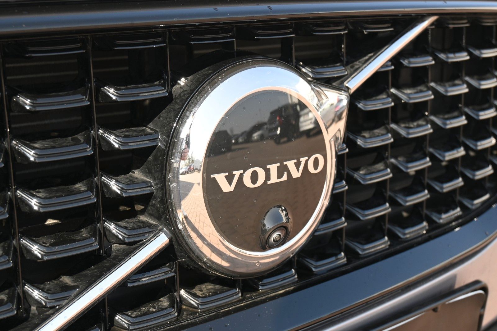 Fahrzeugabbildung Volvo V60 T6 AWD RC Plus Dark*PANO*360°*ACC*HuD*AHK
