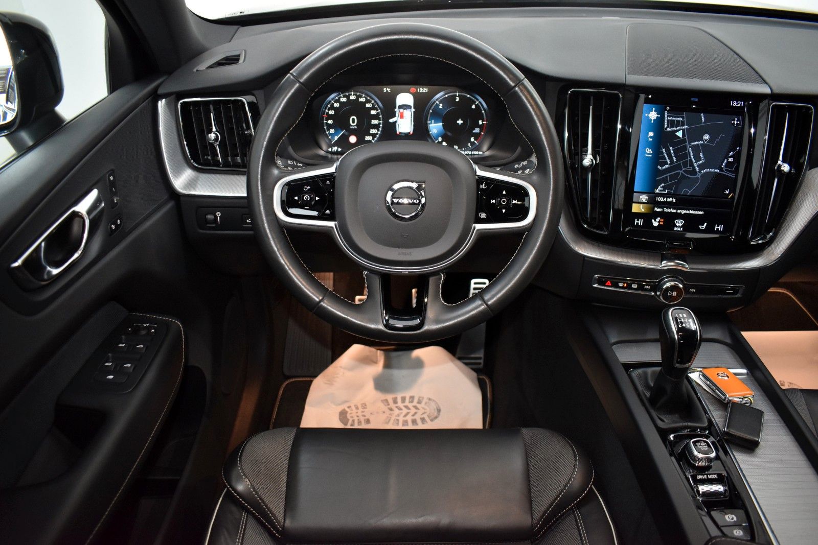 Fahrzeugabbildung Volvo XC60 R Design Leder,Navi,LED,Kamera,SH,AppleCar