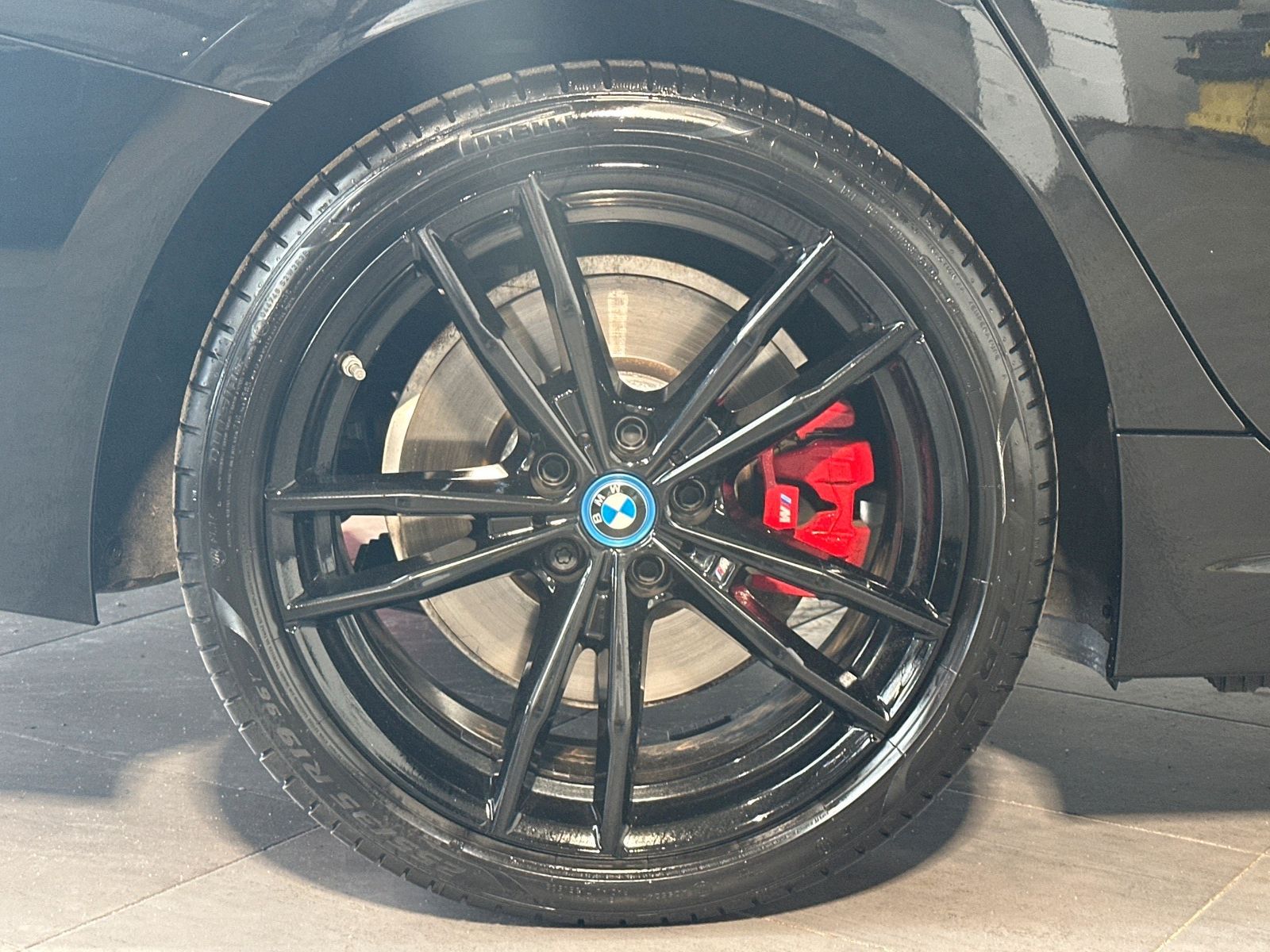 BMW 330 e Touring xDrive M-Sport NAV+LED+PANO+19ZOLL imagem 3