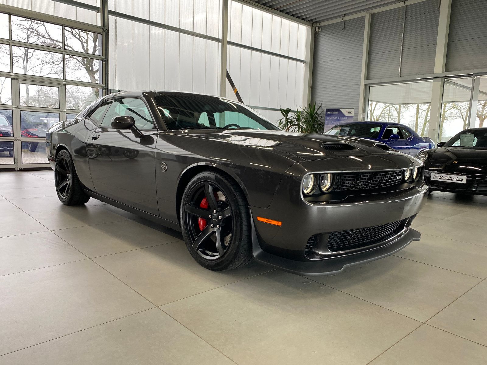 Fahrzeugabbildung Dodge Challenger SRT 6.2 Hellcat Redeye Deutsche EZ.