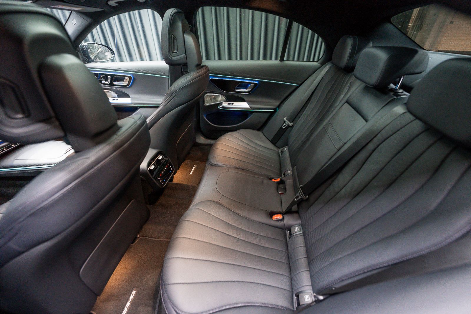 Fahrzeugabbildung Mercedes-Benz E 220d MY25*Premium Plus*Superscreen*20"*Leder-P