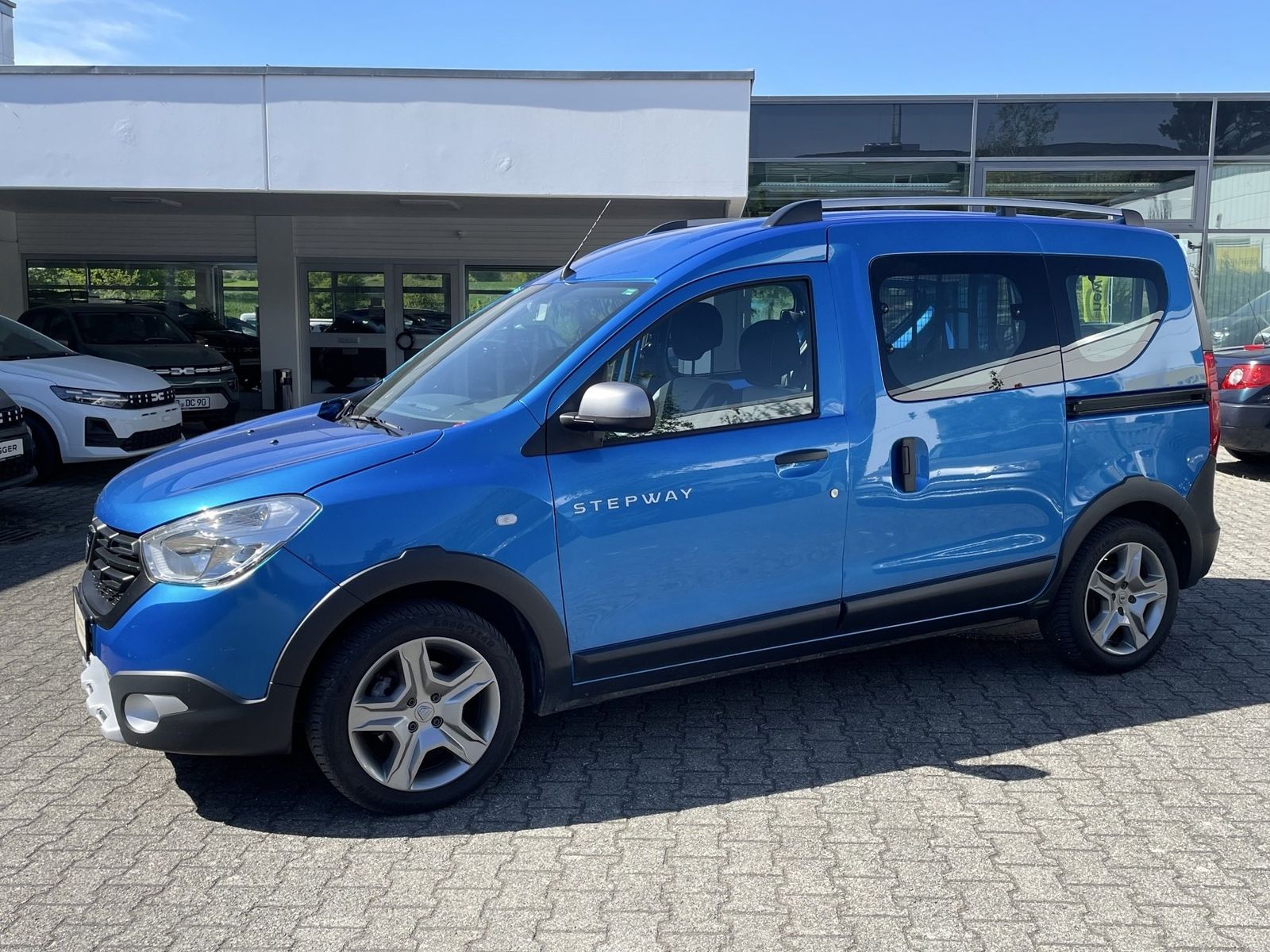 Fahrzeugabbildung Dacia Dokker Stepway Plus TCe 130
