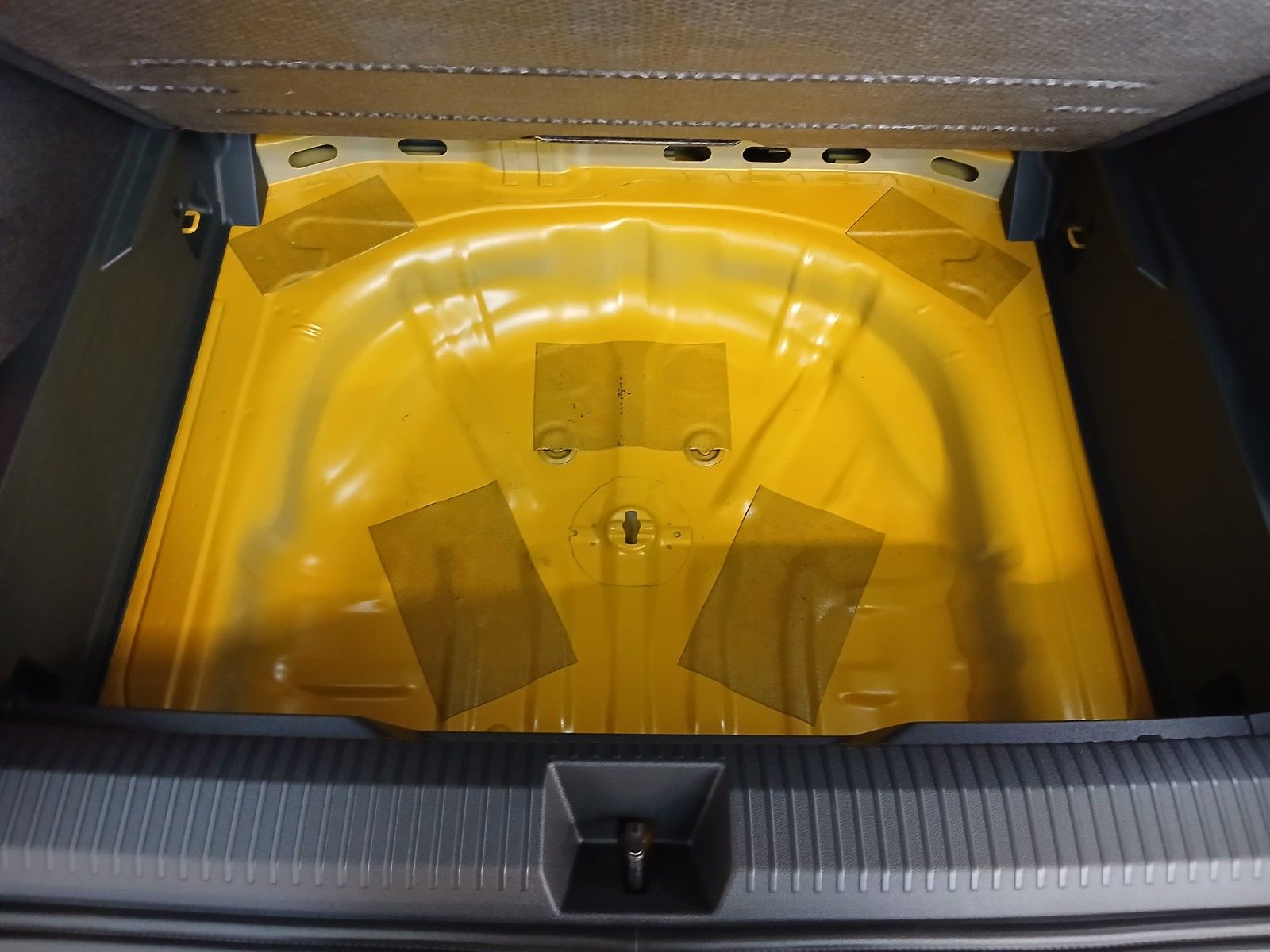 Fahrzeugabbildung Volkswagen T-Roc Style 1.5 eTSI DSG +AHK+Keyless +Easy-Open