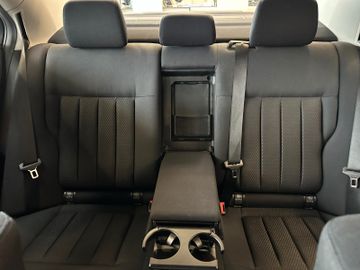 MYAUTOCENTER – Gebraucht- und Jahreswagen mit Werkstattservice in Pfaffenhofen Mercedes-Benz E 220 CDI Limousine BlueEfficiency *2. Hand*SHZ*